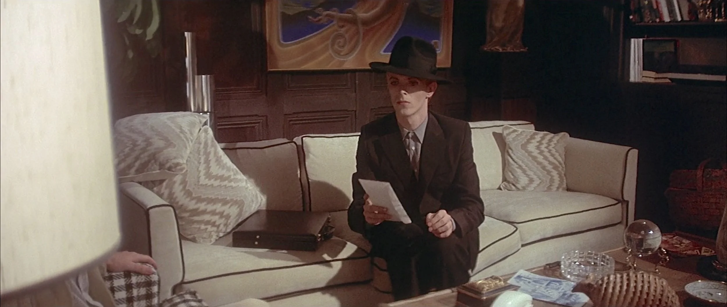 ManWhoFelltoEarth2-CL3-Hat1b.jpg