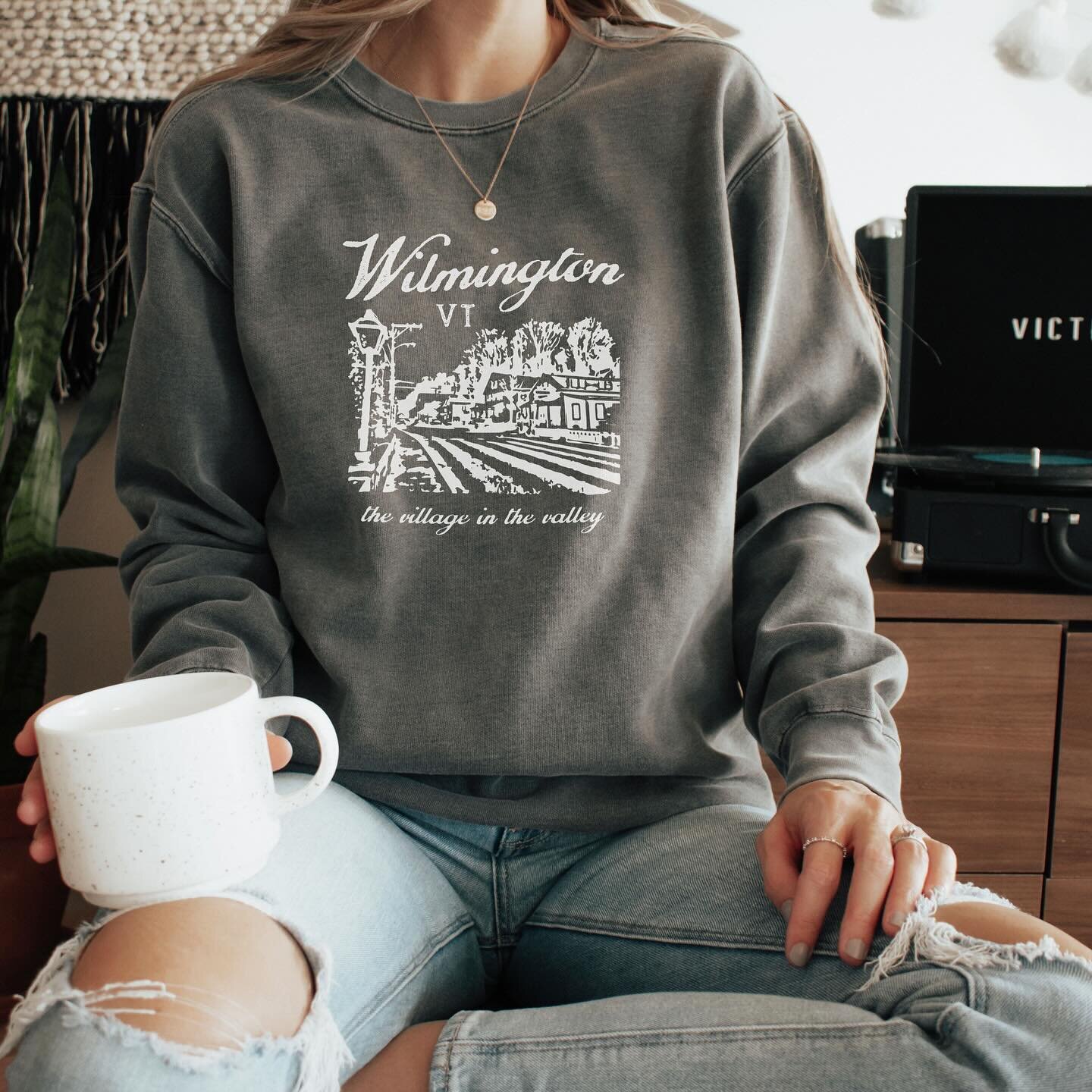 After much anticipation, I finally added Wilmington to my hometown series! 🙌🏻 These freshly-printed unisex sweatshirts and tees will be for sale at @farmhouse05363 starting this week! Be sure to stop in for some local goodies and meet our craft bee