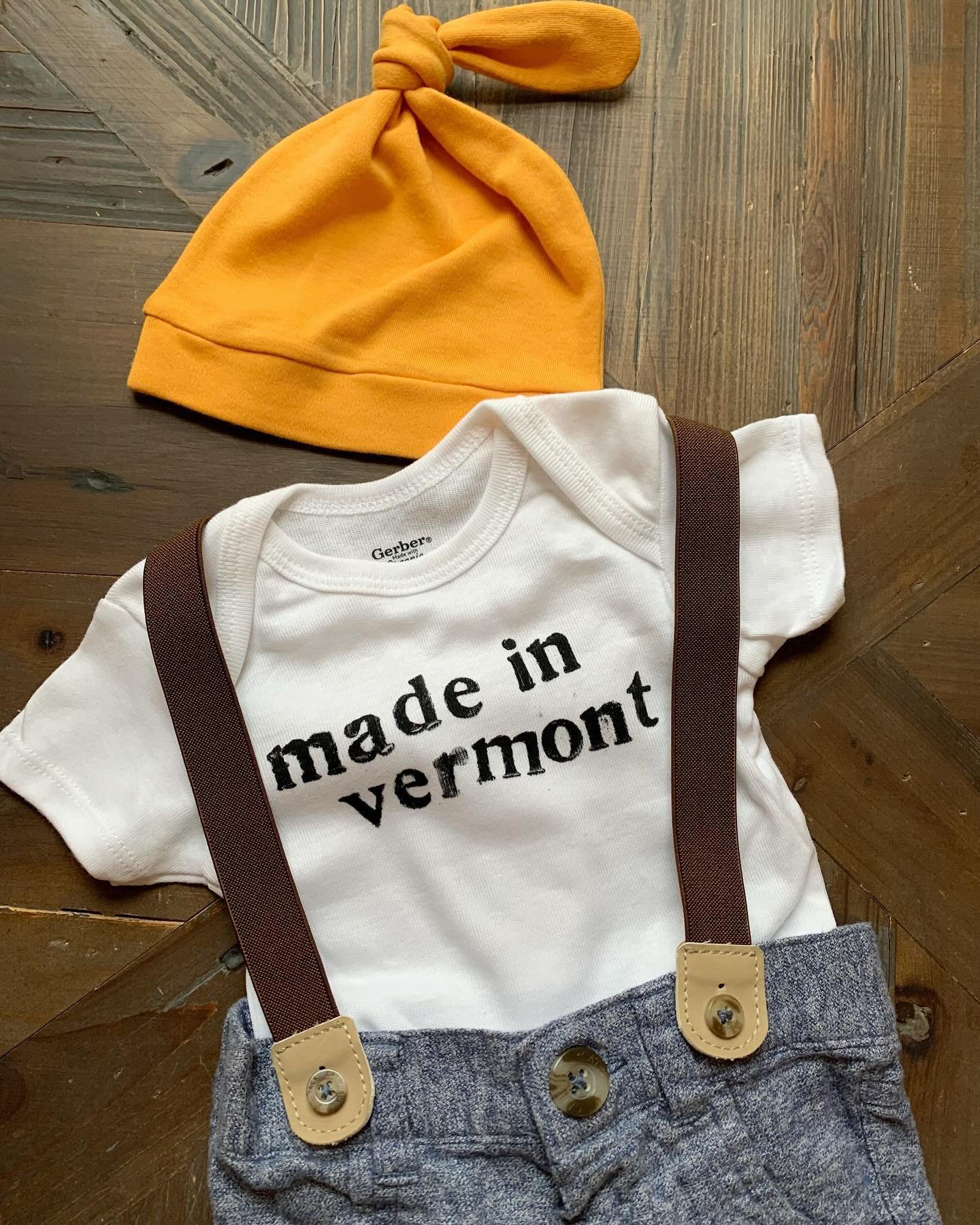 Welcome your little Vermonter to the world with this 100% organic cotton onesie set! 🌱🫶🏻 Freshly stamped and restocked in the online shop! #vermontprint #vermontartist #vermontbaby #madeinvt #madeinvermont