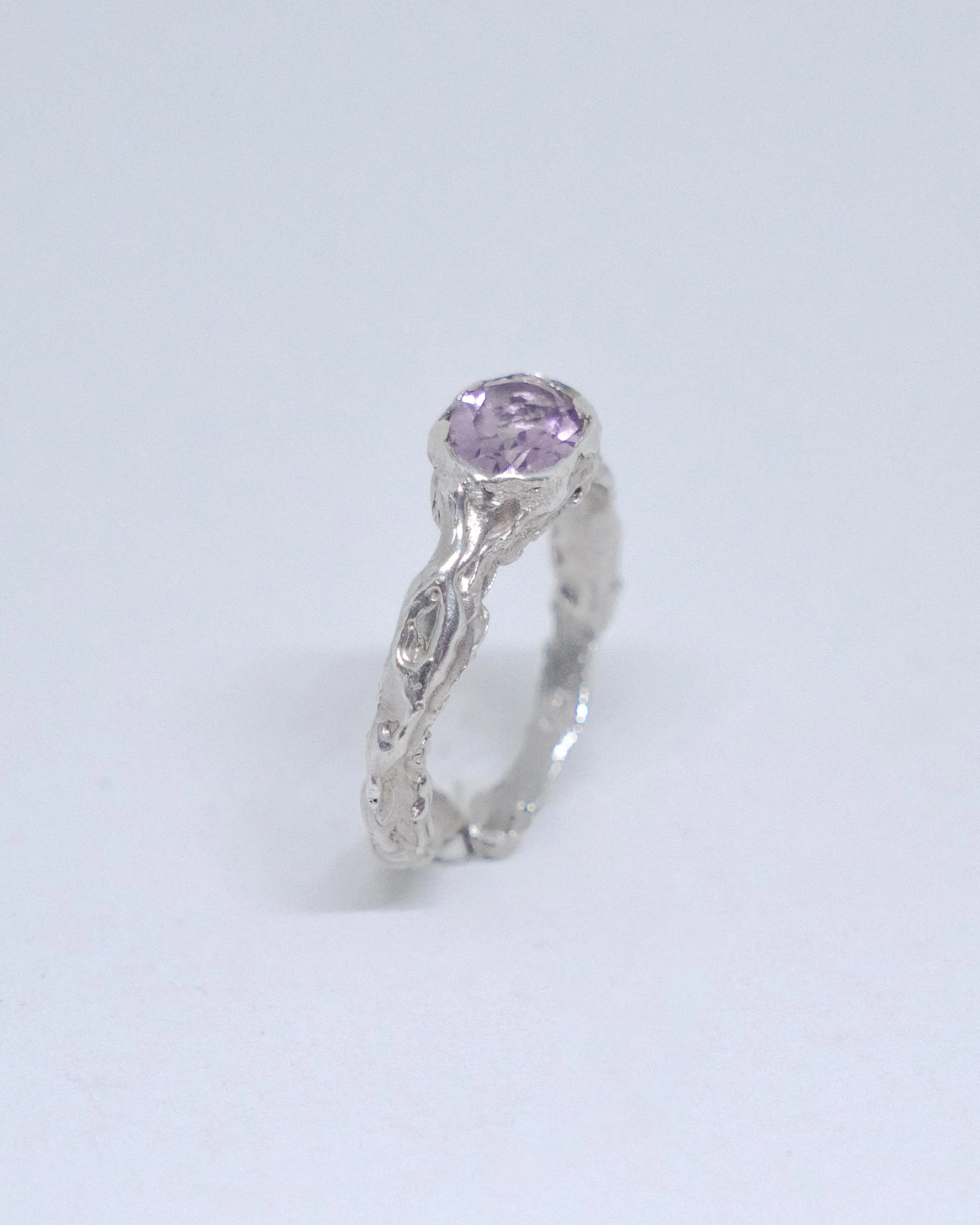 Fluid silver 925 ring with a big amethyst