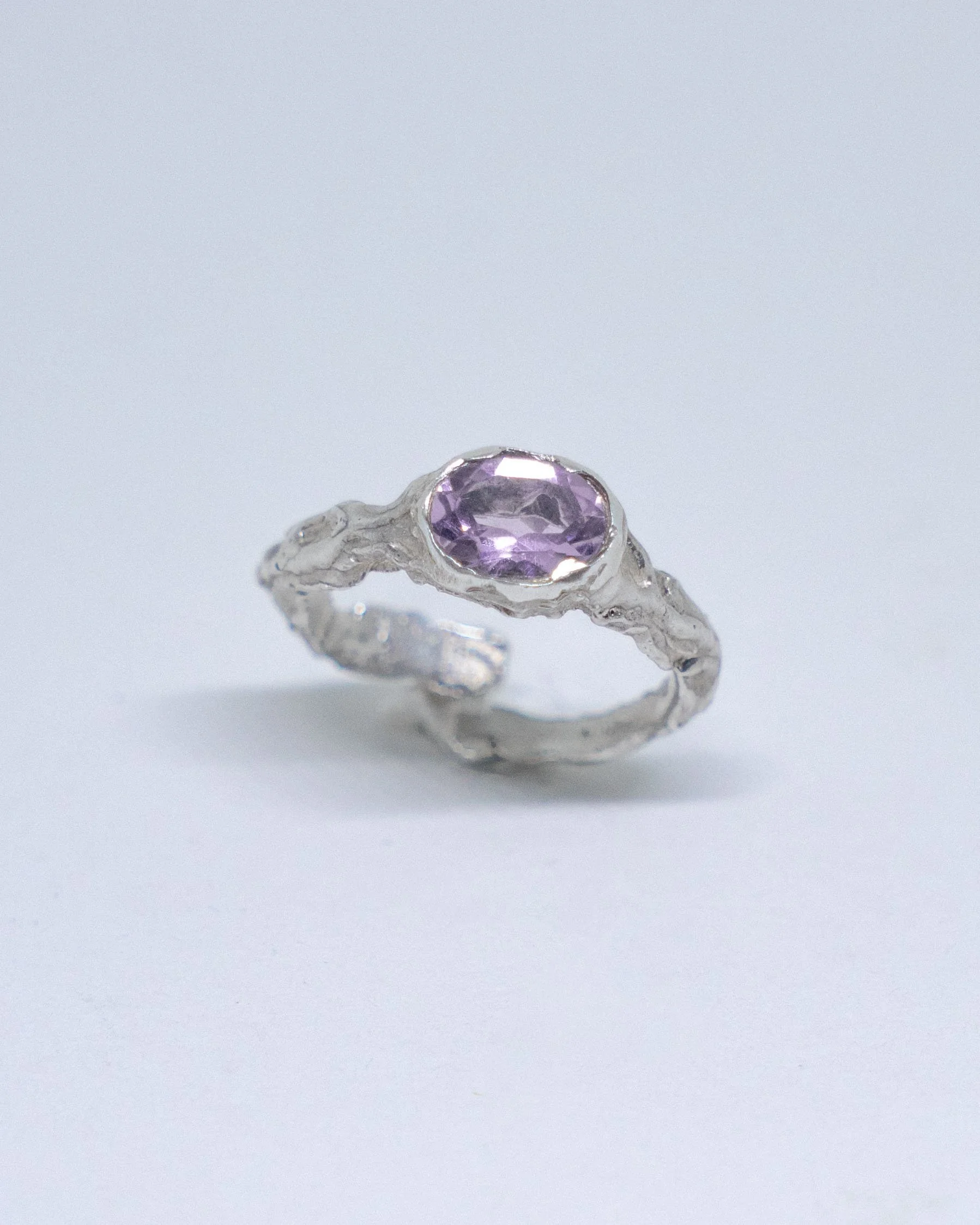 Fluid silver 925 ring with a big amethyst
