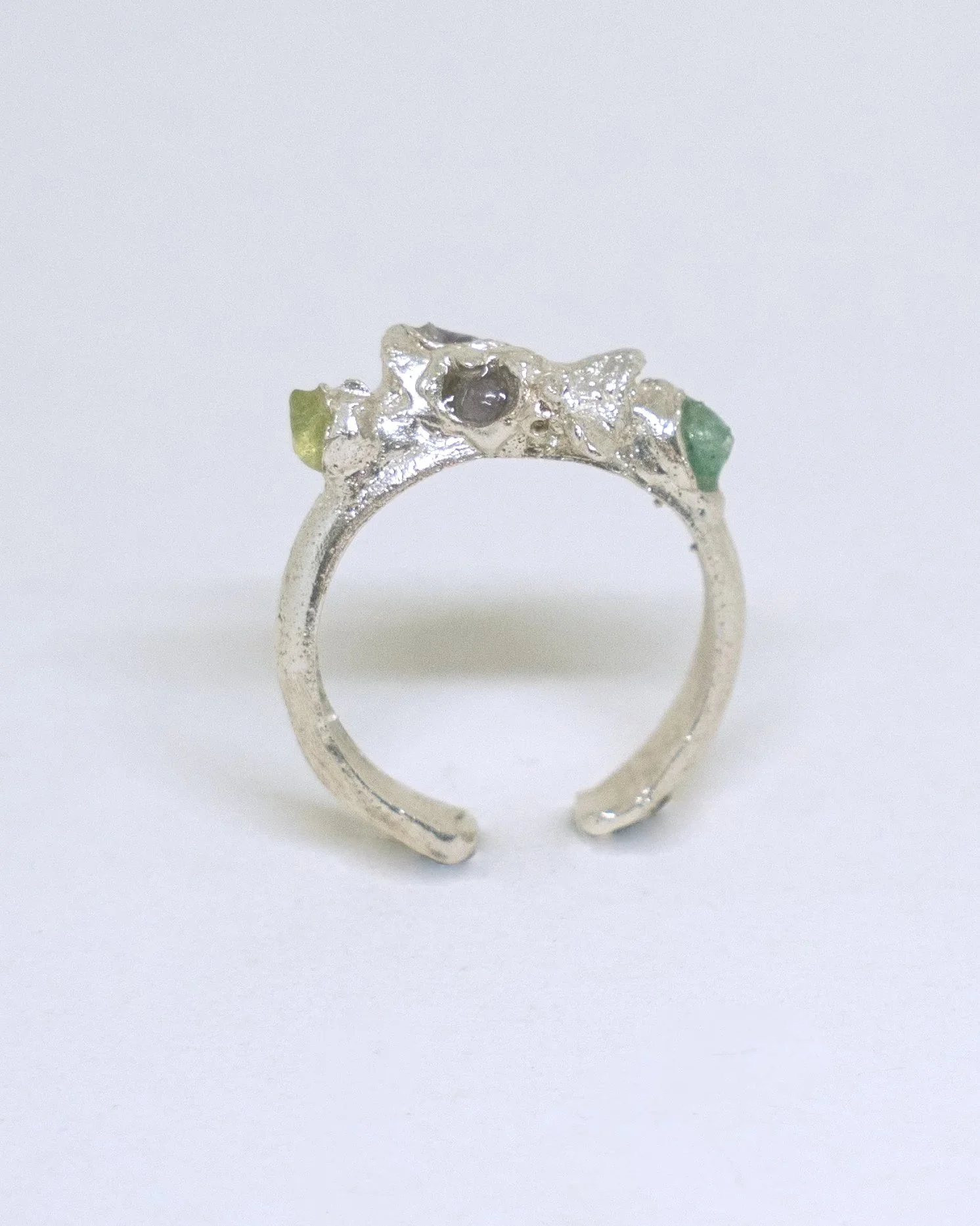 Harveya Green Lilac silver 925 ring with olivine and amethyst