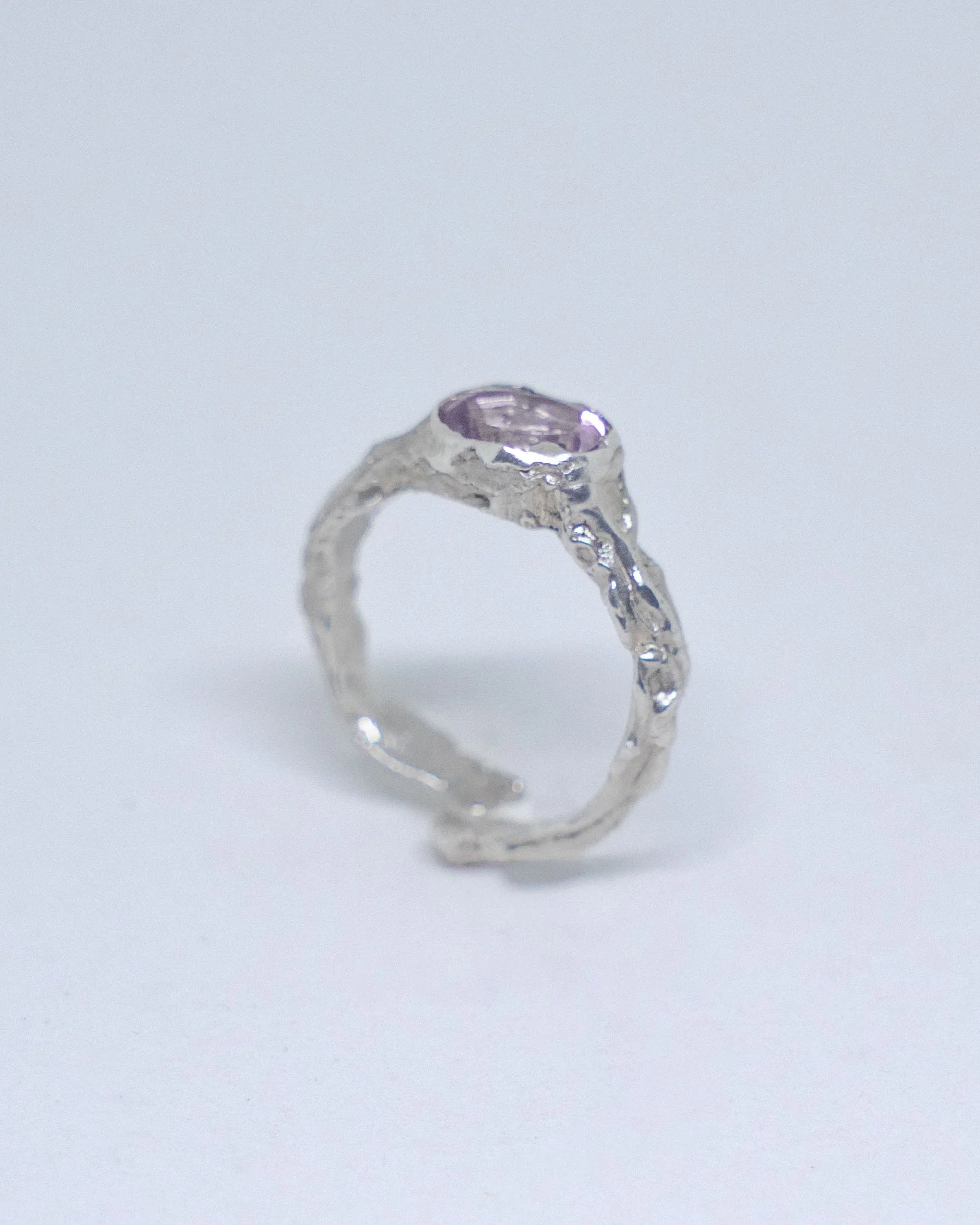 Fluid silver 925 ring with a big amethyst
