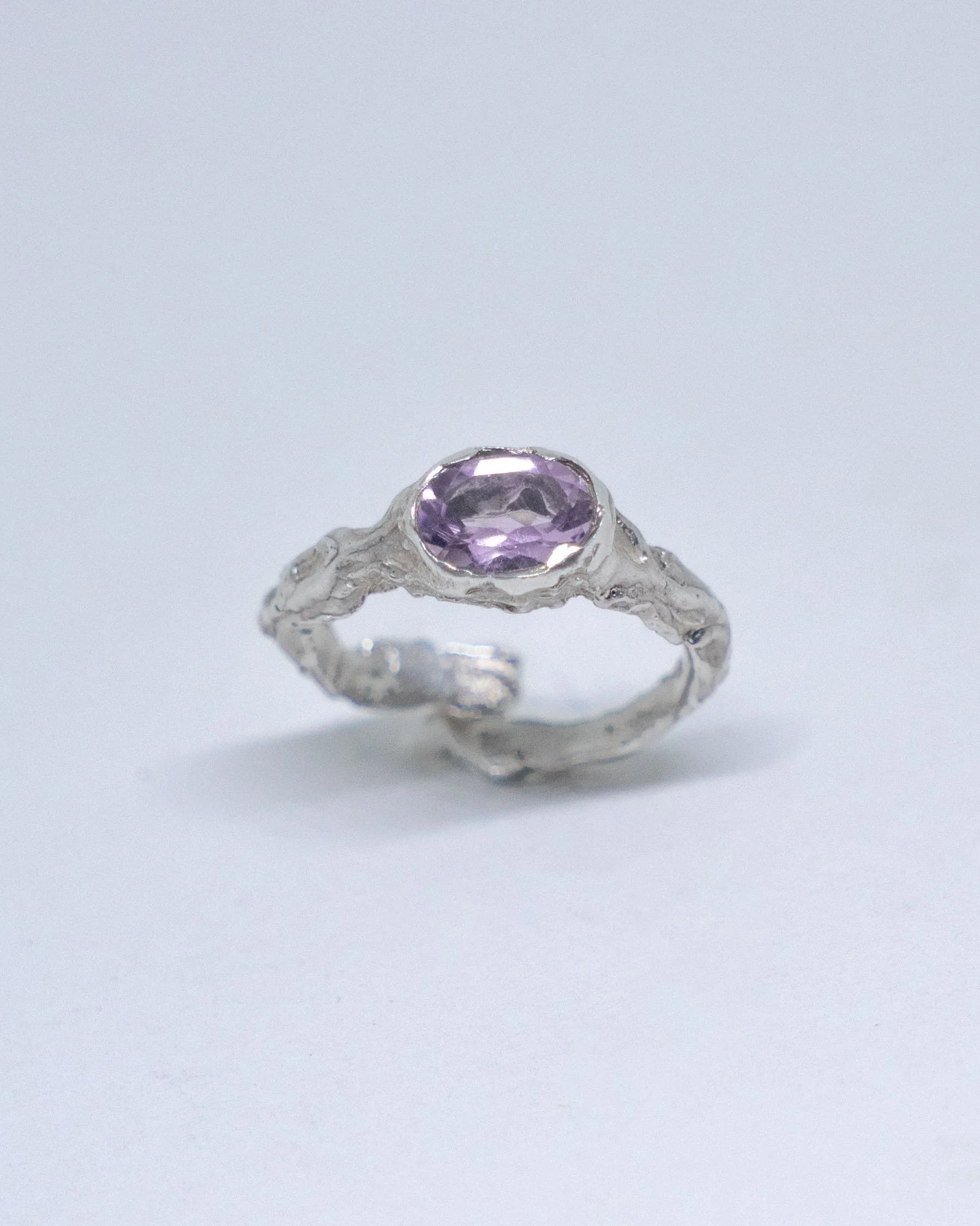 Fluid silver 925 ring with a big amethyst