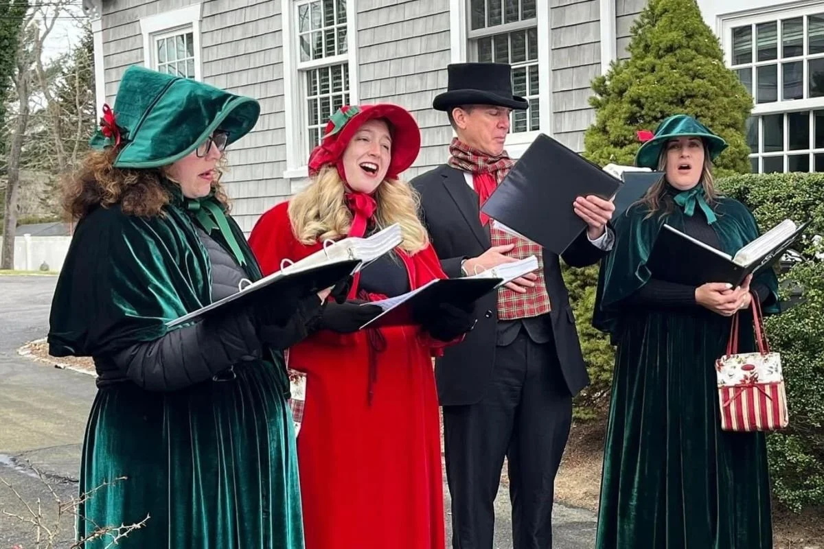 Very Merry Dickens Carolers