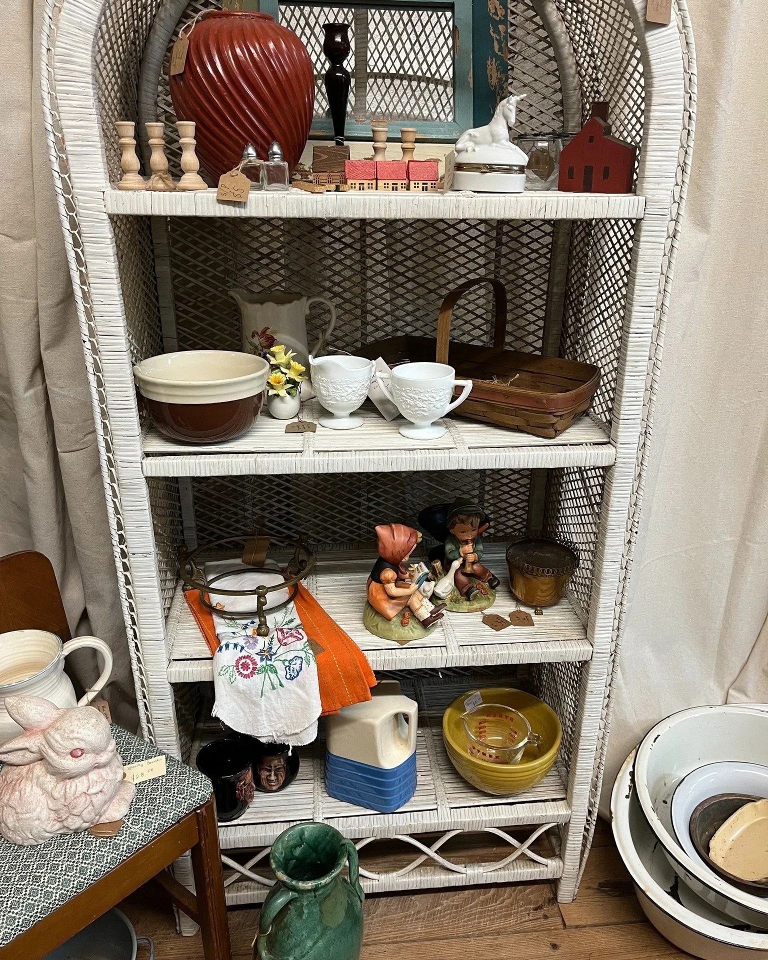 Halloween&rsquo;s over, but our shelves are still full of treats 👻🍁 Come see what&rsquo;s new!

#AntiqueFinds #ShopSmall #BowmanGA #VintageStyle #FallVibes #AntiqueShop #ThriftTreasure