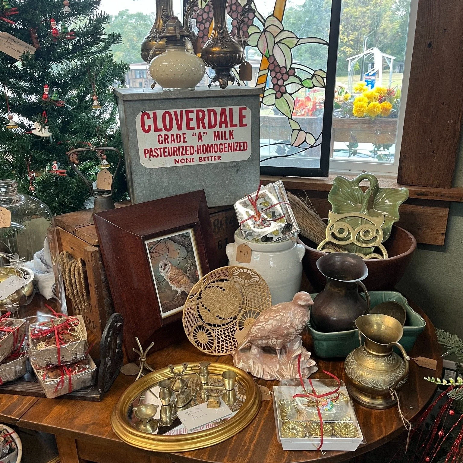 Hope that extra hour treated y&rsquo;all well ⏰✨ If you&rsquo;re easing into the week, come wander through and see what&rsquo;s new!
 We Are Open 
10:30am - 5pm

#ShopLocal #BowmanGA #AntiqueShop #DaylightSavings #SmallTownCharm #ShopSmall #VintageFi