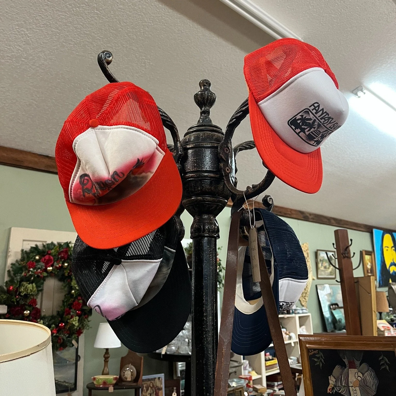 Just a little Wednesday hat appreciation 👒🧢 Some are vintage, some are new, all worth a peek when you stop by!

#BowmanGA #ShopLocal #AntiqueShop #HatsOfTheDay #VintageStyle #UniqueFinds #ShopSmall #SouthernCharm #GeorgiaAntiques #SmallBusiness #Bo
