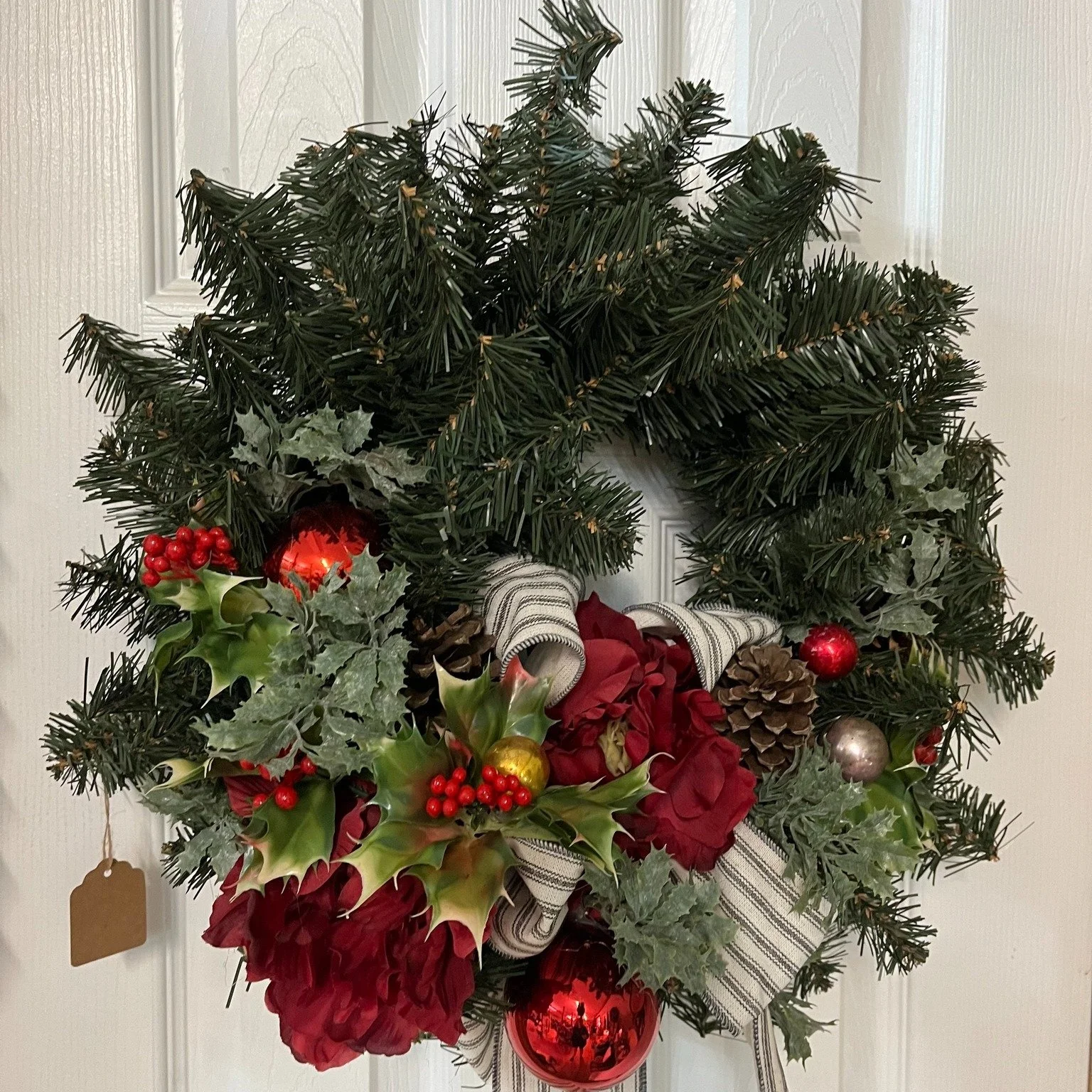 A little peek at some of the wreaths and festive decor we&rsquo;ve got out right now 🎄✨ Perfect for adding a little cheer to your home!

#BowmanGA #ShopLocal #AntiqueShop #HolidayVibes #ChristmasDecor #Wreaths #ShopSmall #SmallTownVibes #BowmanSquar