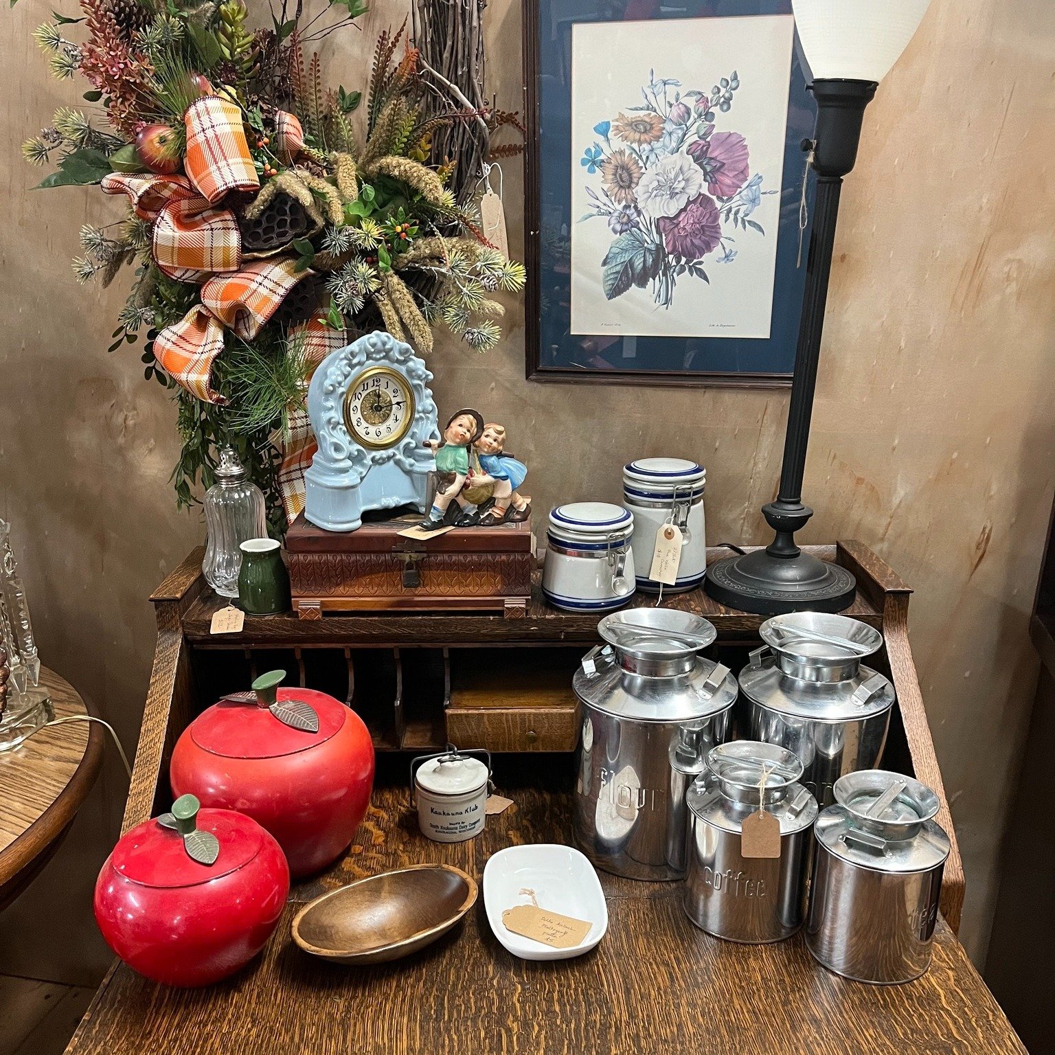Did you know today&rsquo;s National Cappuccino Day? ☕ We&rsquo;ll never say no to an extra reason for a good cup of coffee and a slow stroll through the shop.

#ShopLocal #BowmanGA #AntiqueShop #NationalCappuccinoDay #CoffeeAndAntiques #ShopSmall #Ge