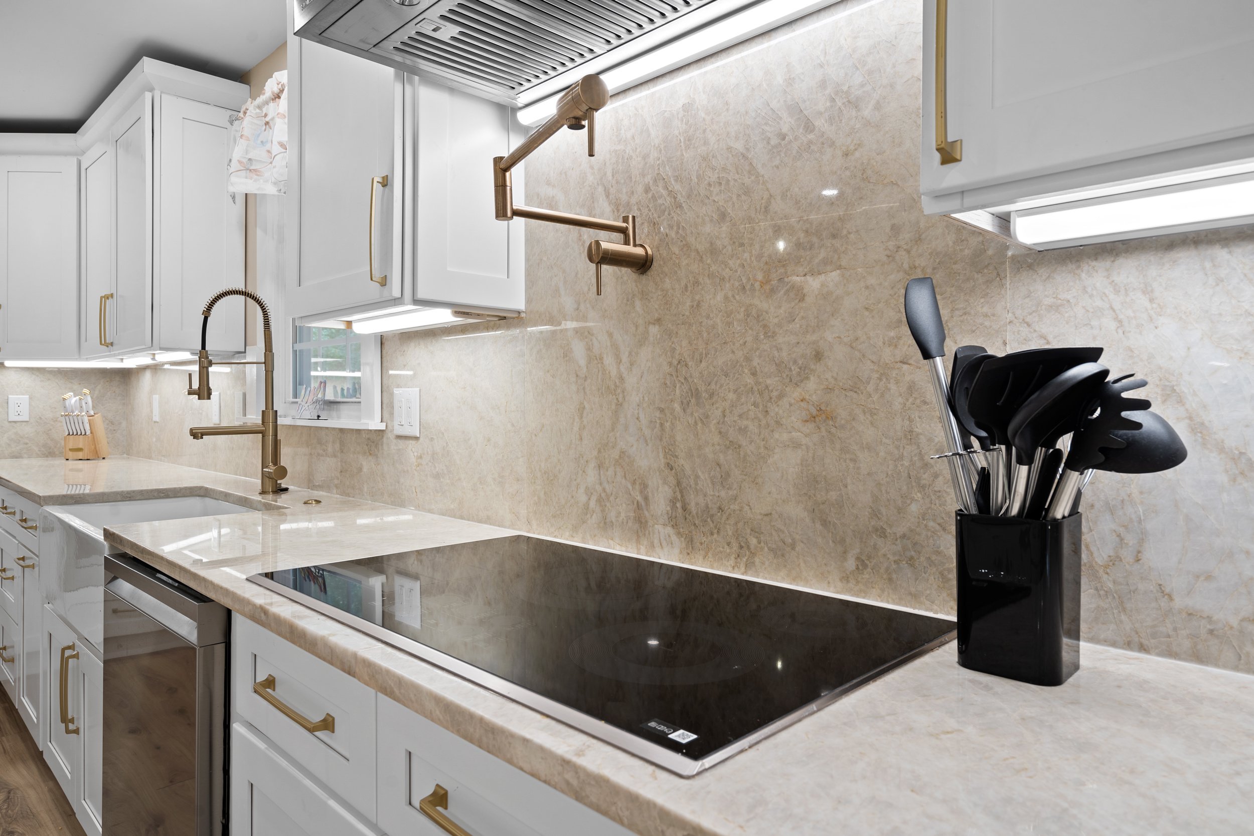 Great Room (kitchen, dining, lounge)