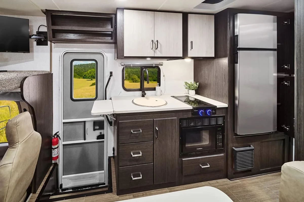 winnebago-sunflyer-24gg-interior-kitchen.jpg