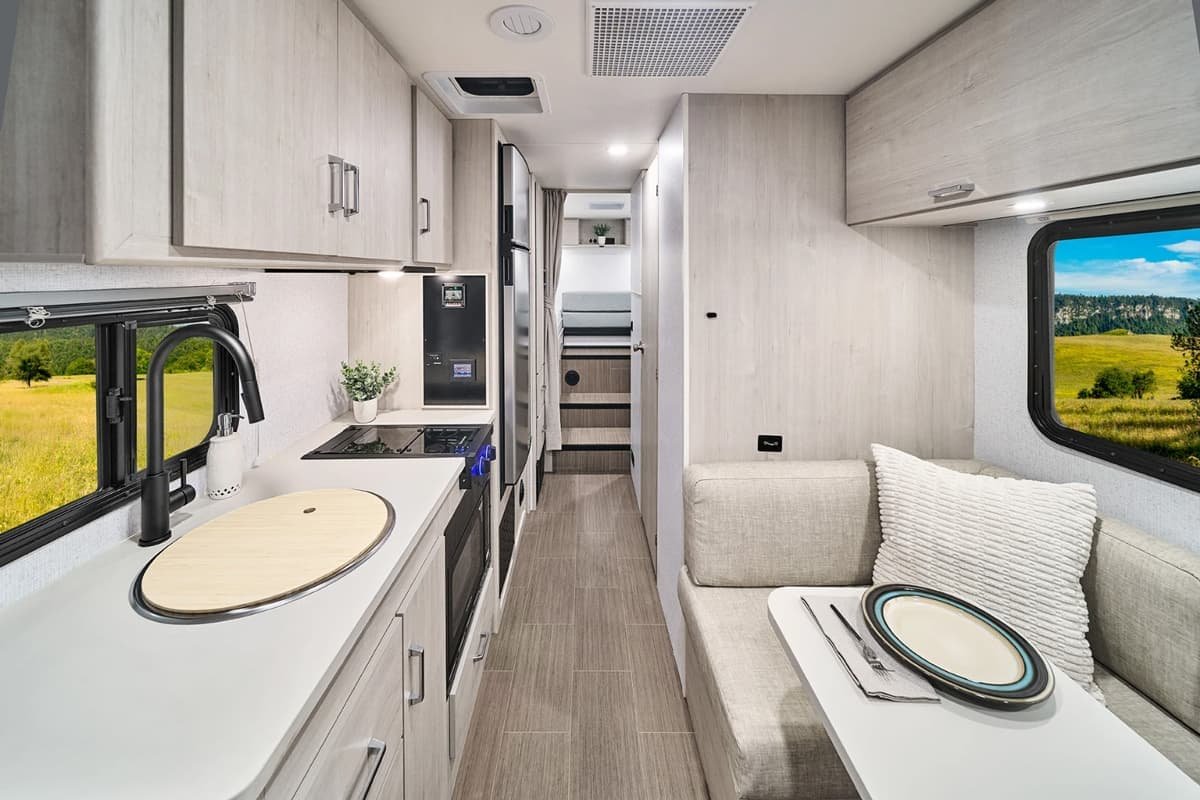 winnebago-sunflyer-24gg-interior.jpg