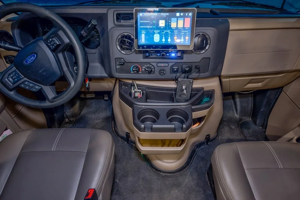 thor-motor-coach-for-rent-02.jpg