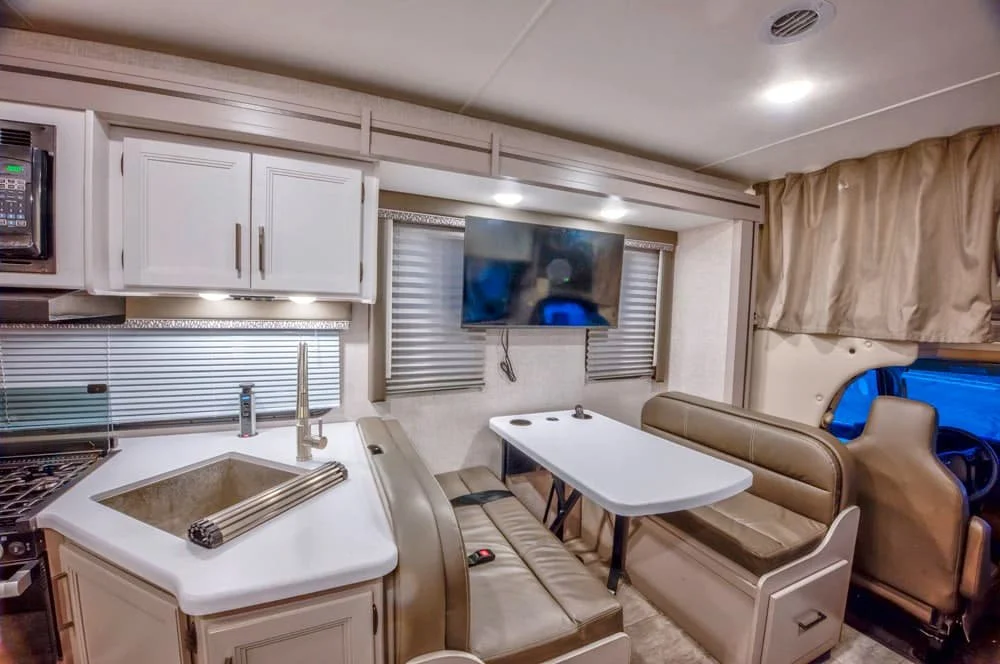 thor-motor-coach-for-rent-05.jpg