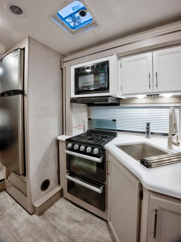 thor-motor-coach-for-rent-06.jpg