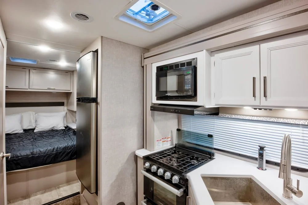 thor-motor-coach-for-rent-08.jpg