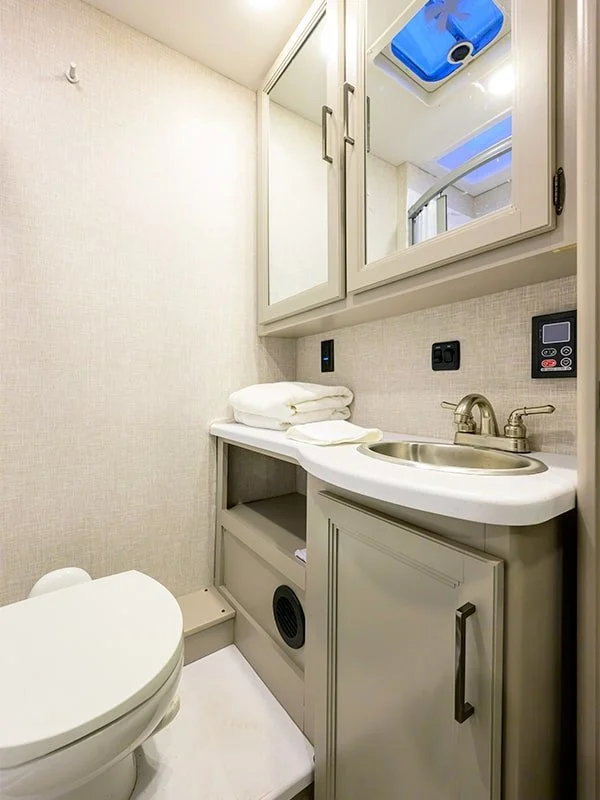 thor-motor-coach-for-rent-12.jpg