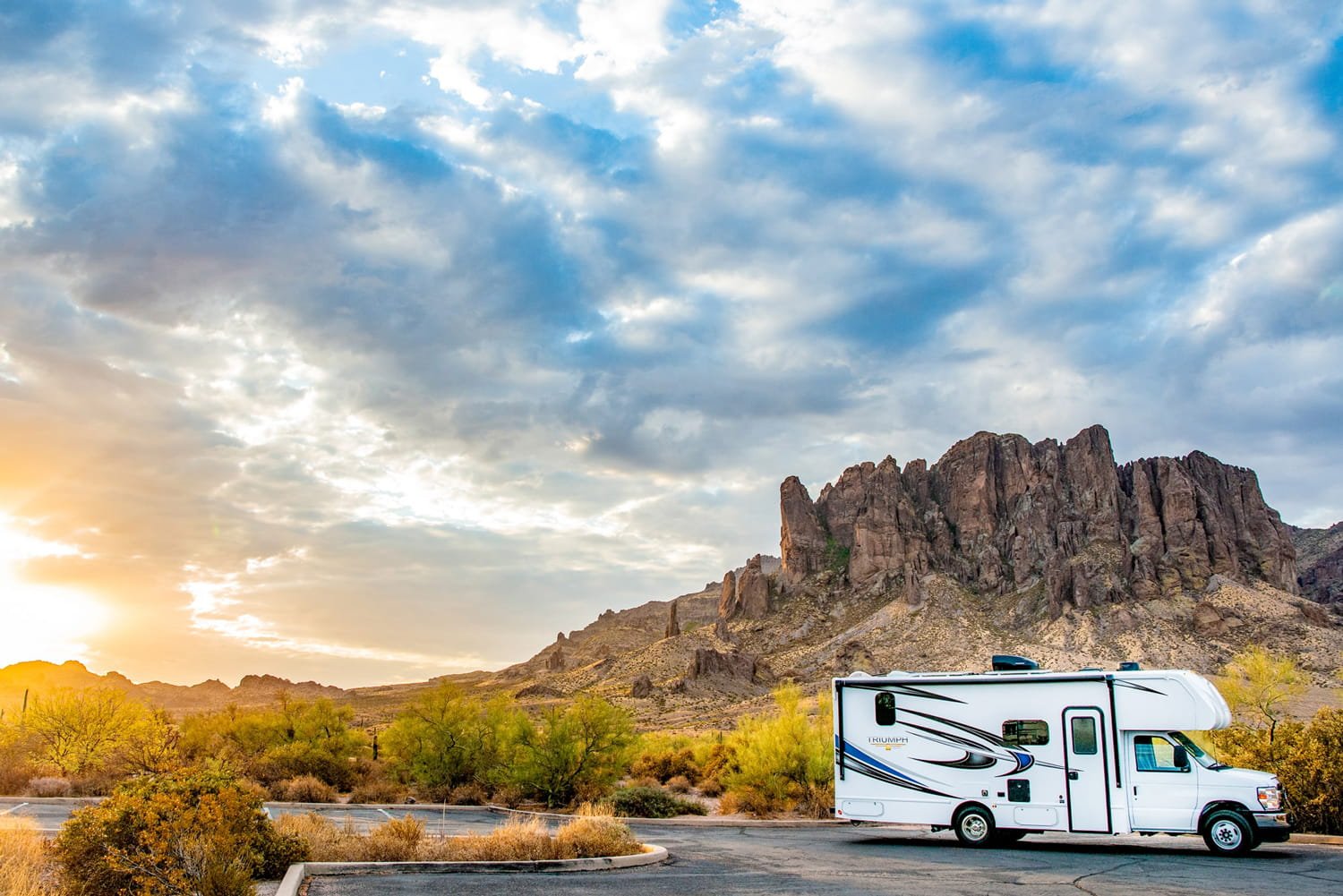 トップス Ex.VAN REV Nexus Triumph 24TS RV Rental - Vegas, Phoenix, Bozeman & Seattle