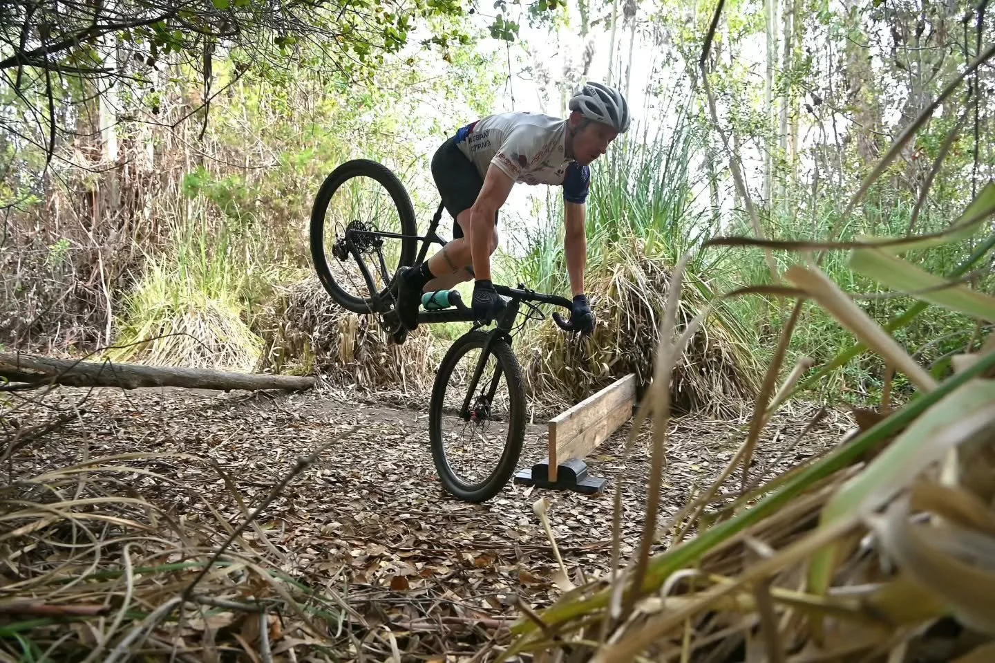 Four down, four to go! @trailtechniquemtb shows off a novel way to get over the barriers. Contact him for coaching!

While the best in the World will be racing in Hulst, you can get your own cx fix here in #norcal! 

📷@bikebaha

Come out this Sunday