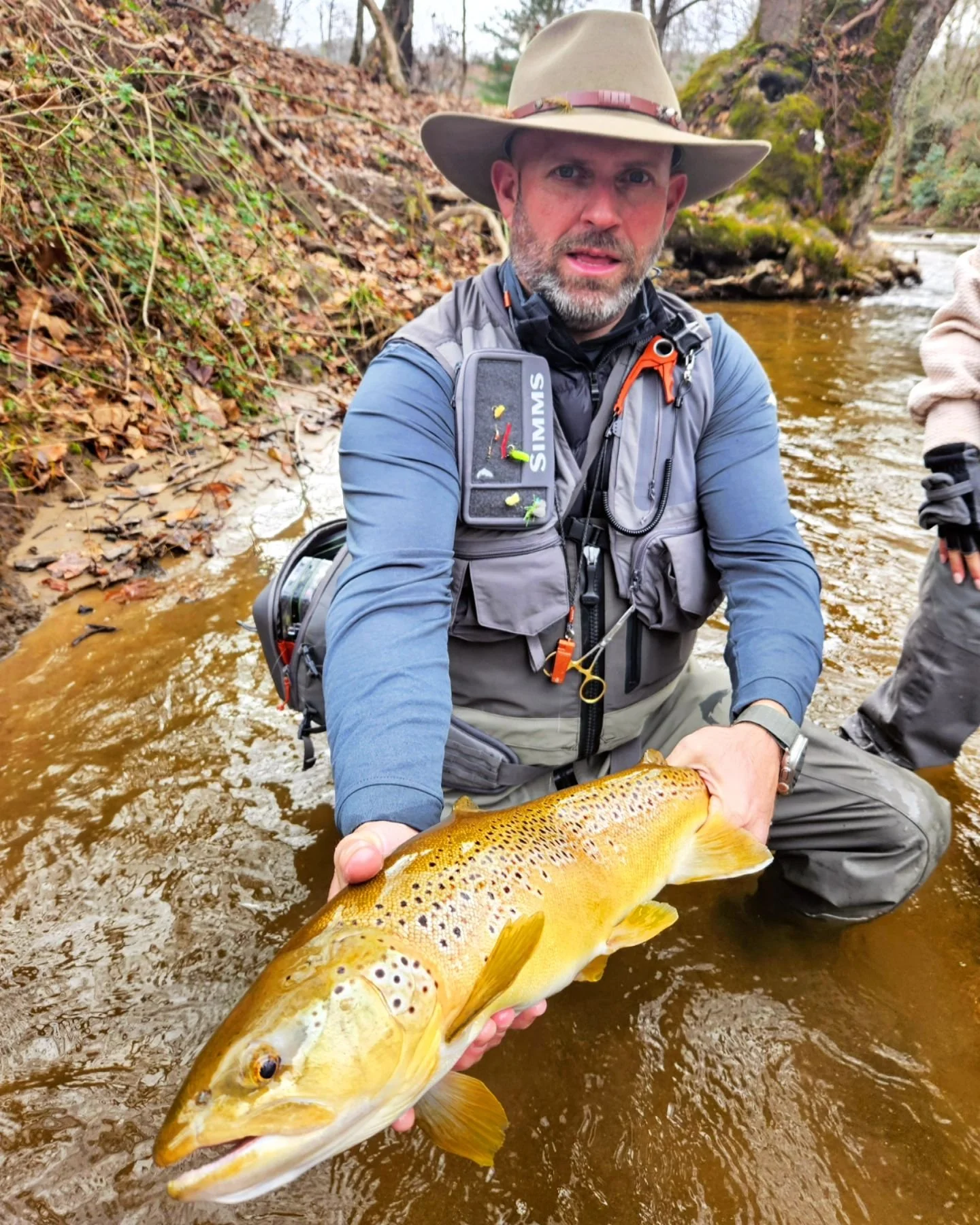 Wear cool hats and catch big fishies 🫡 another great day to have a day, this couple slapped em good 🙏🏻 lets go fishing 🎣 

#flyfishing