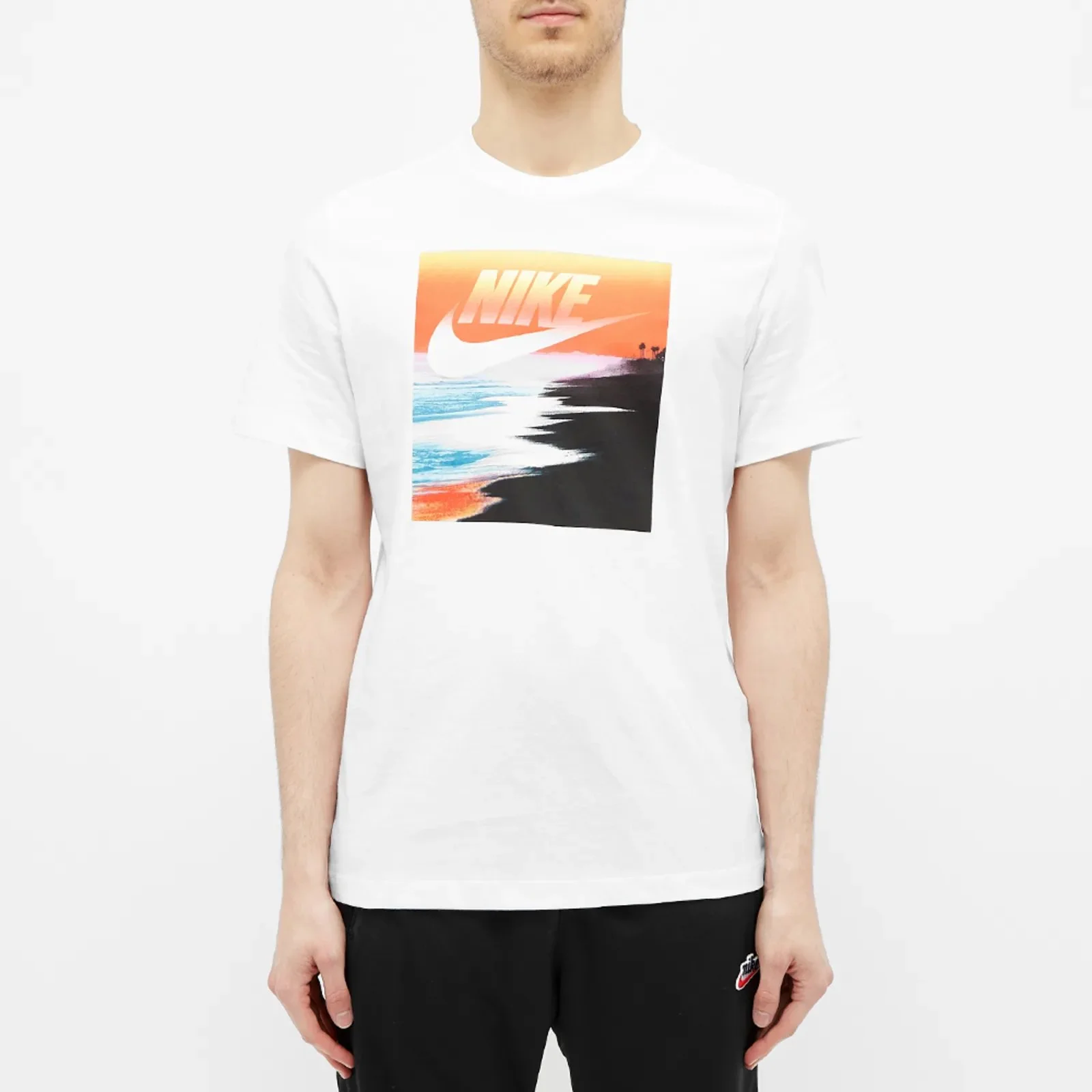 13-07-2020Nike-Summer-Photo-Tee---White---_CW0428-100_7_1.jpg