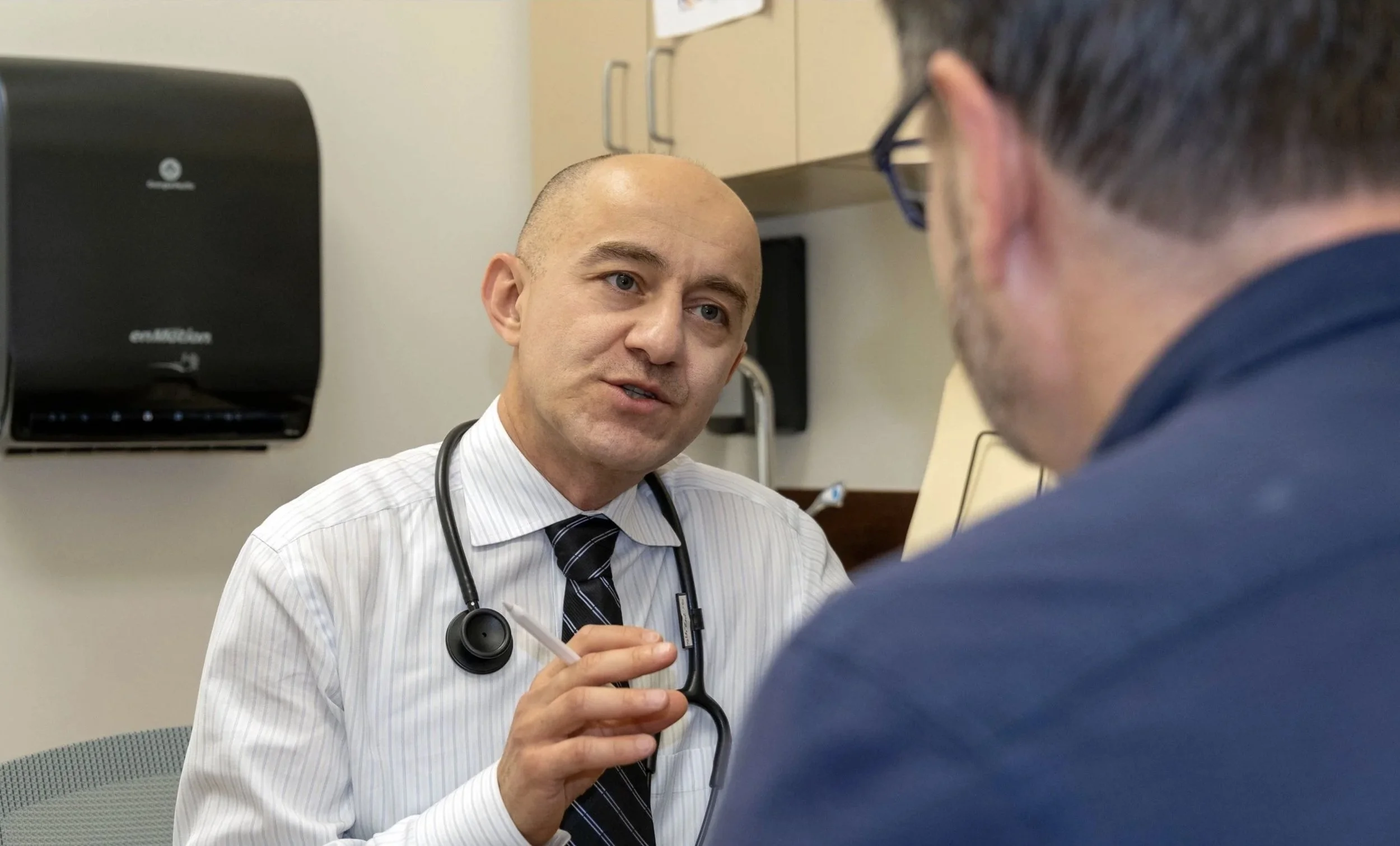 Dr. Farhad Hasan in consultation with a patient at Chia Endocrinology and Wellness in Wexford, Pennsylvania