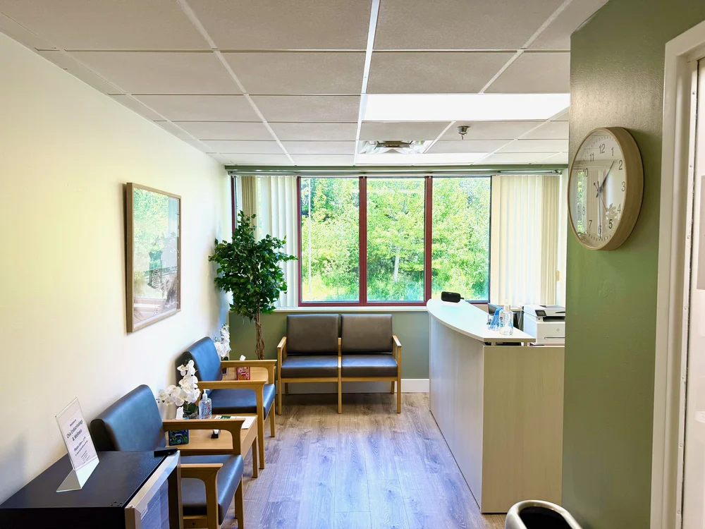 Welcoming reception and waiting area at Chia Endocrinology & Wellness, Wexford PA