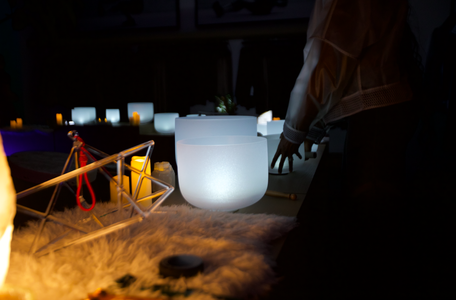 1111 Sound Healing at Alo Yoga for corporate wellness event series featuring tetradedron and quartz singing bowls..