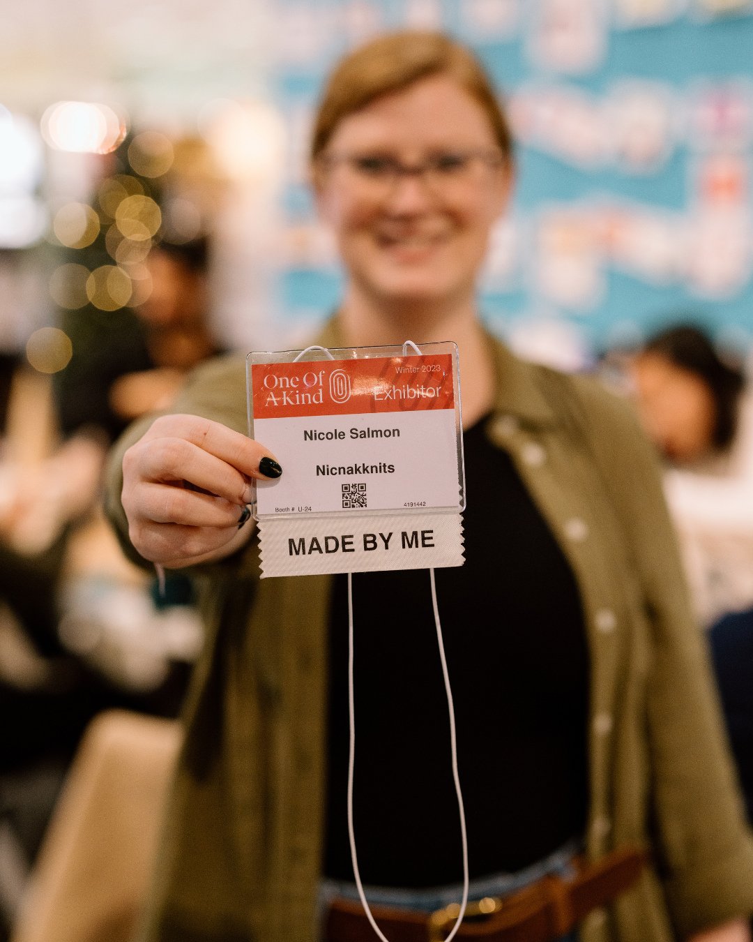 MADE BY ME, NICOLE 👋🏻⁠
⁠
If you&rsquo;ve been following along for a while, you know that NICNAKKNITS began as a cozy little dream: just me, a good audiobook, and a whole lot of yarn. Over the years, the One of a Kind Show has been such a huge part 