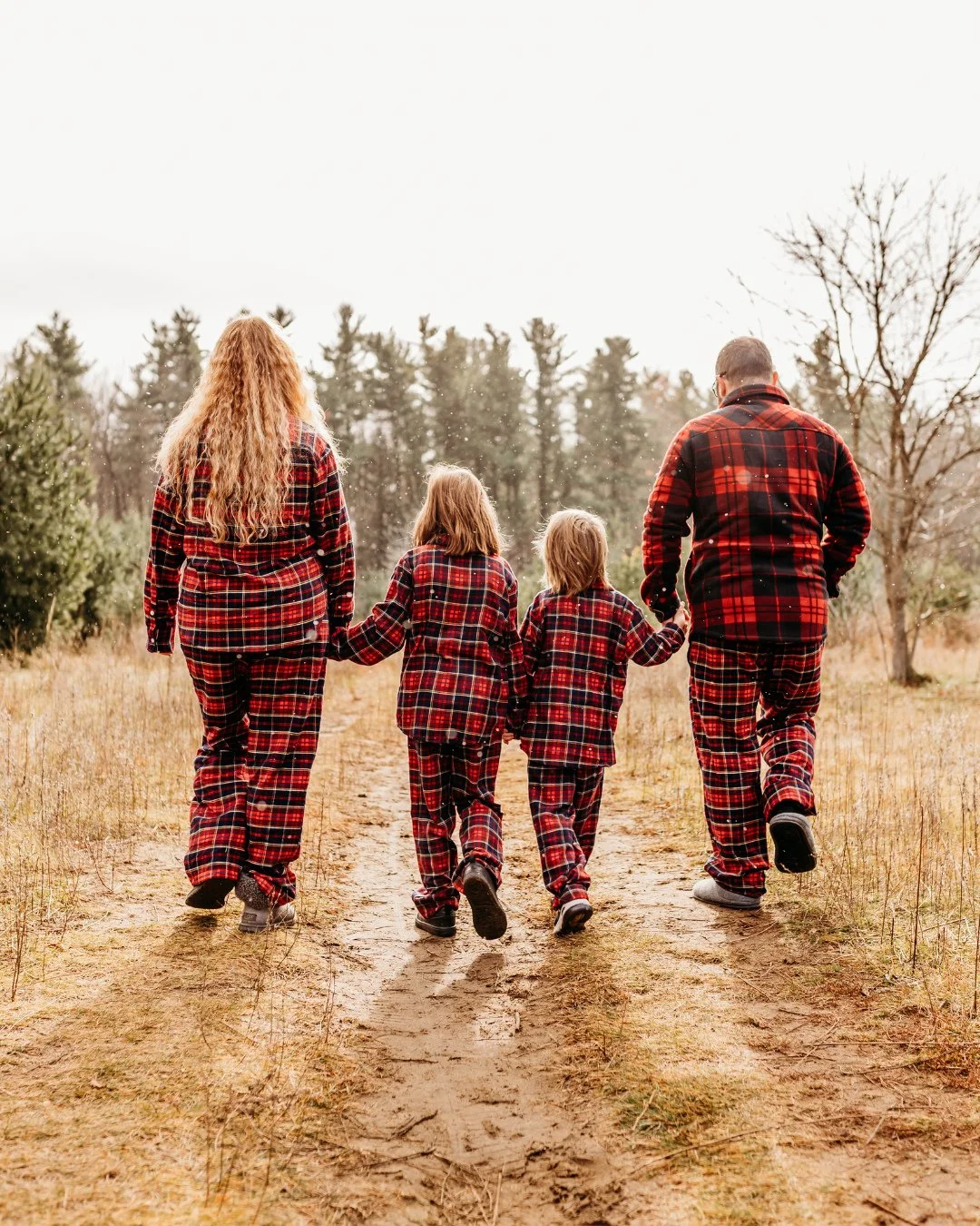 Merry Christmas, friends ✨⁠
⁠
I hope today is filled with rest, joy, and all the snuggly moments that make this season magical. ⁠
⁠
Thank you for wrapping your homes, families, and memories in NICNAKKNITS this year. Your support means more than you k