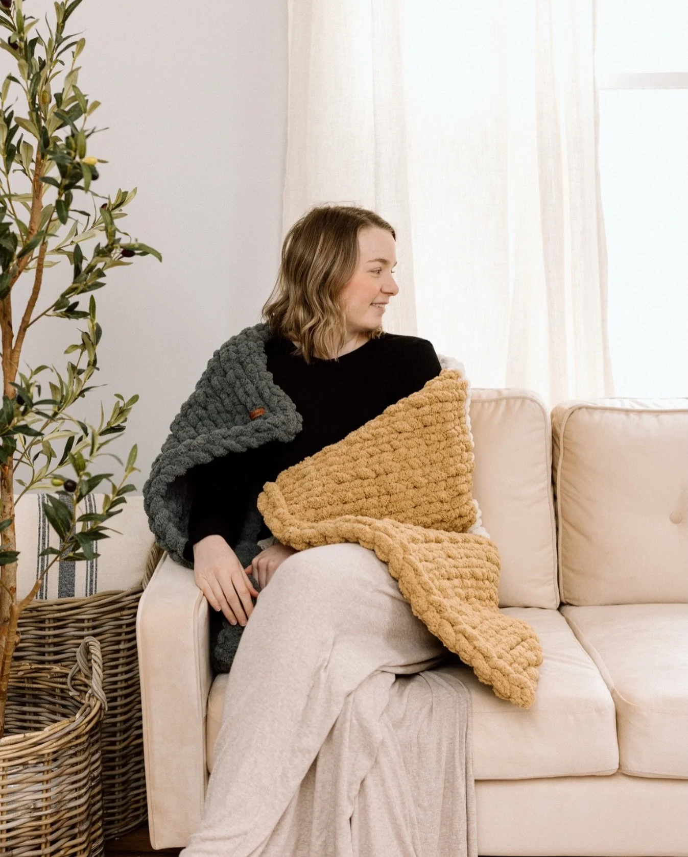 Ontario weather really needs to pick a lane this week 🥶➡️🌤️ 

Today is cold again, but, tomorrow who knows? So if you&rsquo;re feeling the Sunday scaries creeping in, consider this your sign to cancel all plans today and get cozy.

My prescription: