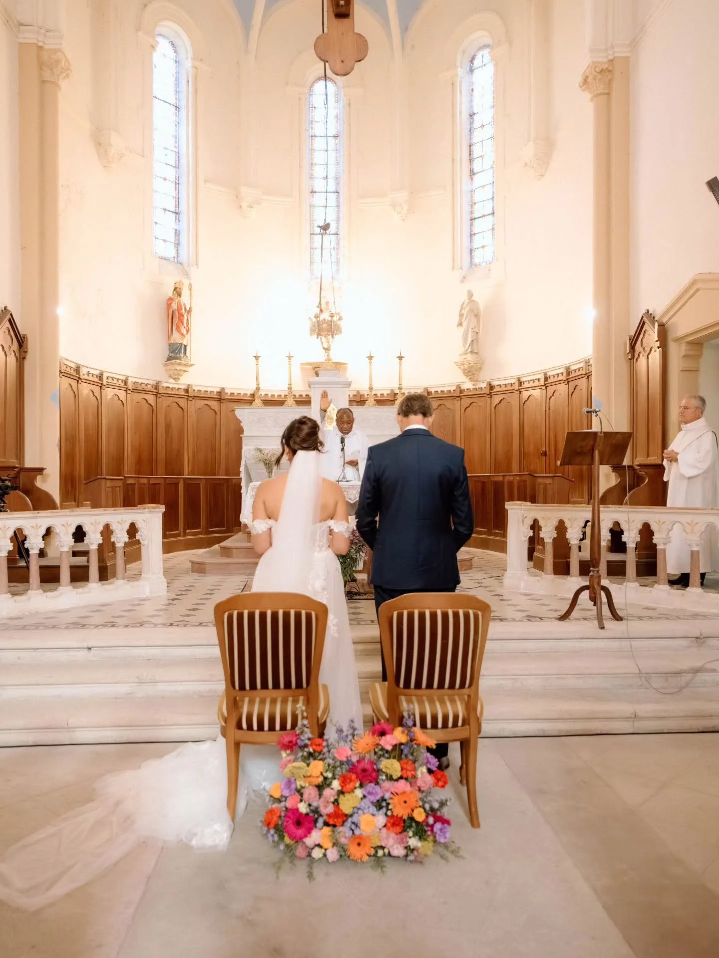 J'imagine des compositions florales pour les c&eacute;r&eacute;monies religieuses qui traversent avec vous, chaque moment de votre mariage. 

Des cr&eacute;ations con&ccedil;ues pour &ecirc;tre d&eacute;plac&eacute;es et r&eacute;utilis&eacute;es ens