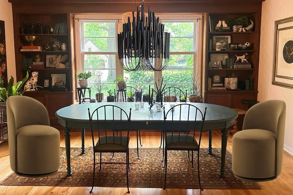 When the black moody chandelier you love doesn&rsquo;t fit properly in your space but you know how amazing it will look in someone else&rsquo;s! Happy to be able to repurpose this light to someone else who equally loves it as much as I do!  @rachelbr