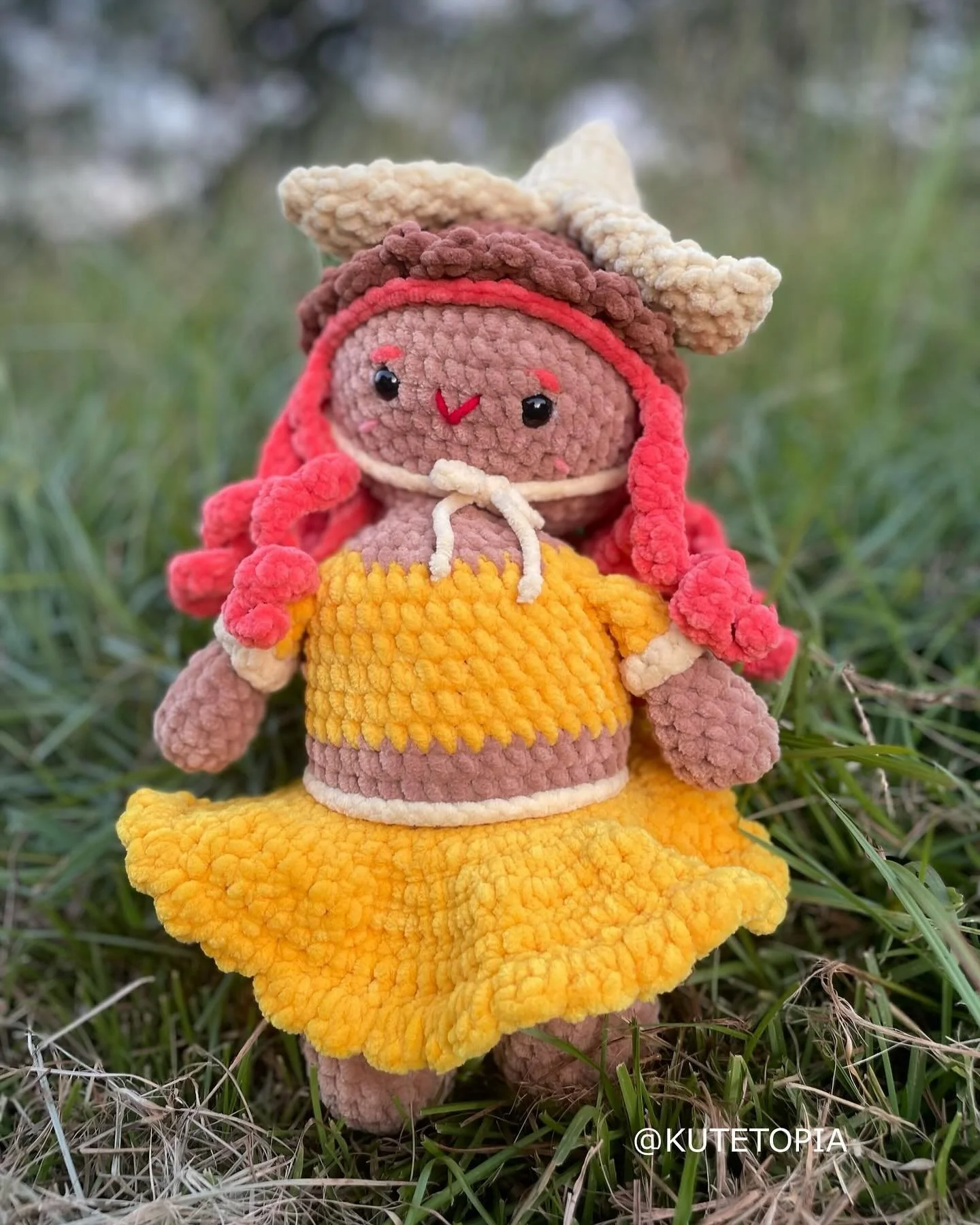 I&rsquo;m ready for SPOOKY szn! Introducing my NO SEW Banana Witch!🍌🧙🏽&zwj;♀️ I&rsquo;ve been working on a 6 girl series of Spooky girls!😁 SOO excited to slowly show you guys all of them! Tester calls coming soon!😆
.
#crochet #crocheting #croche