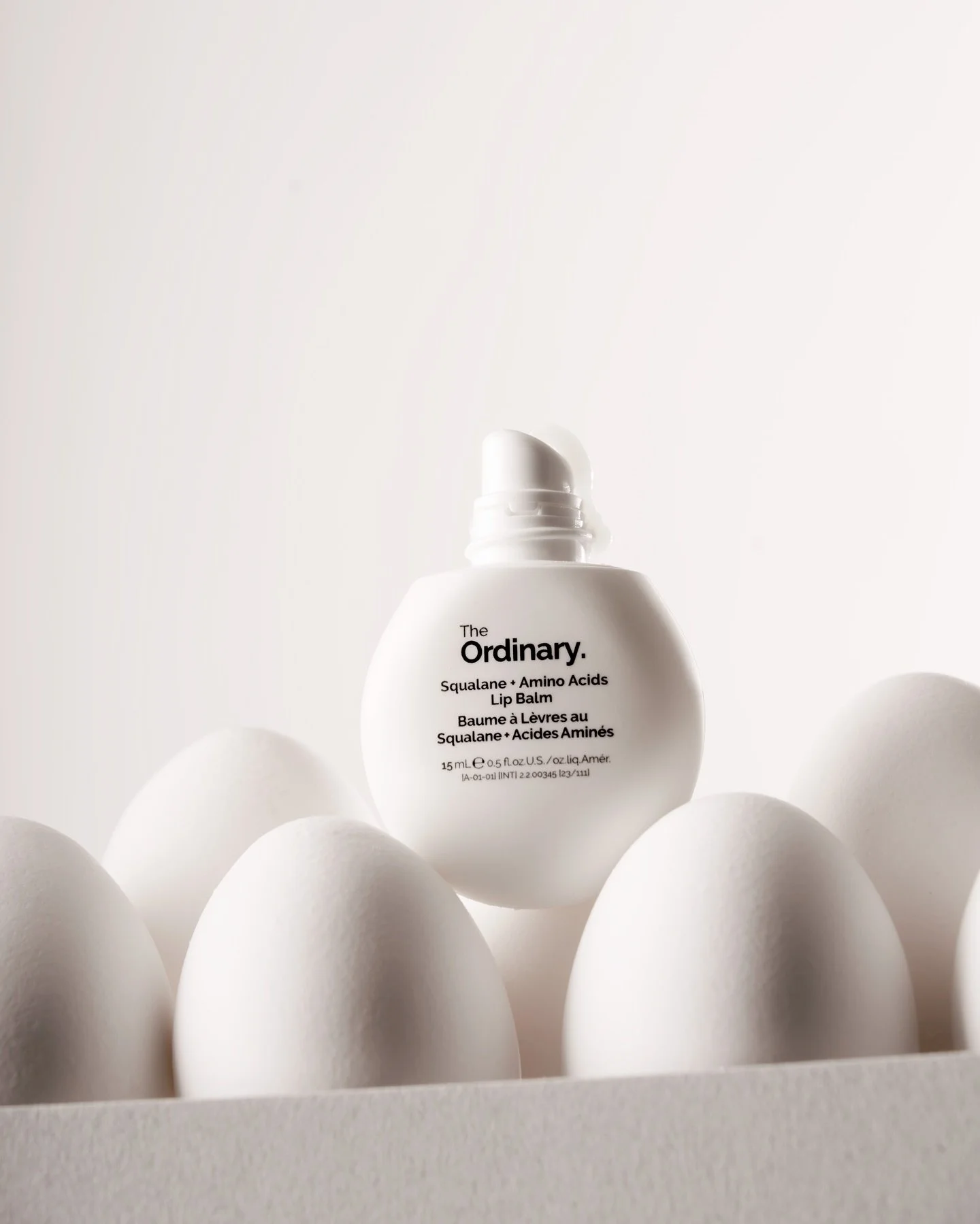 This is part 2 of the photoshoot, probably my favorite!

Brand: @theordinary 

For these images, I felt even more inspired by the shape of the product and used props that mirrored its form, complementing the photo in a subtle yet eye-catching way.

T
