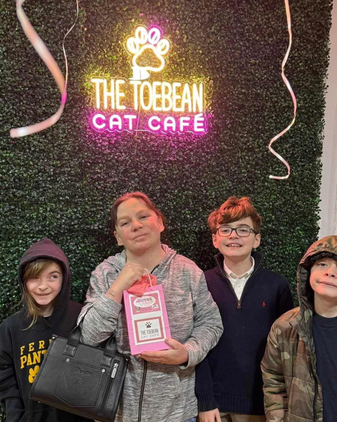 We drew our winner for the $250 cash prize! A special thanks to Hilarie Baber, Realtor for donating the cool cat cash to make this possible! Thank you to everyone who came by to support our small business! ❤️