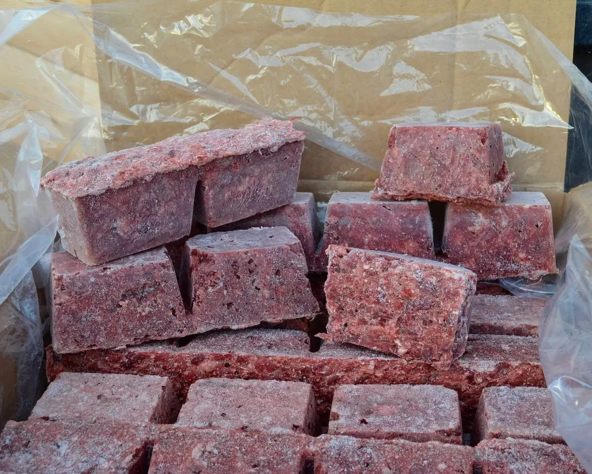 32lb Nude Snap case. There are 32 one pound lengths, that snap in half to create half pound bricks for easy feeding.
