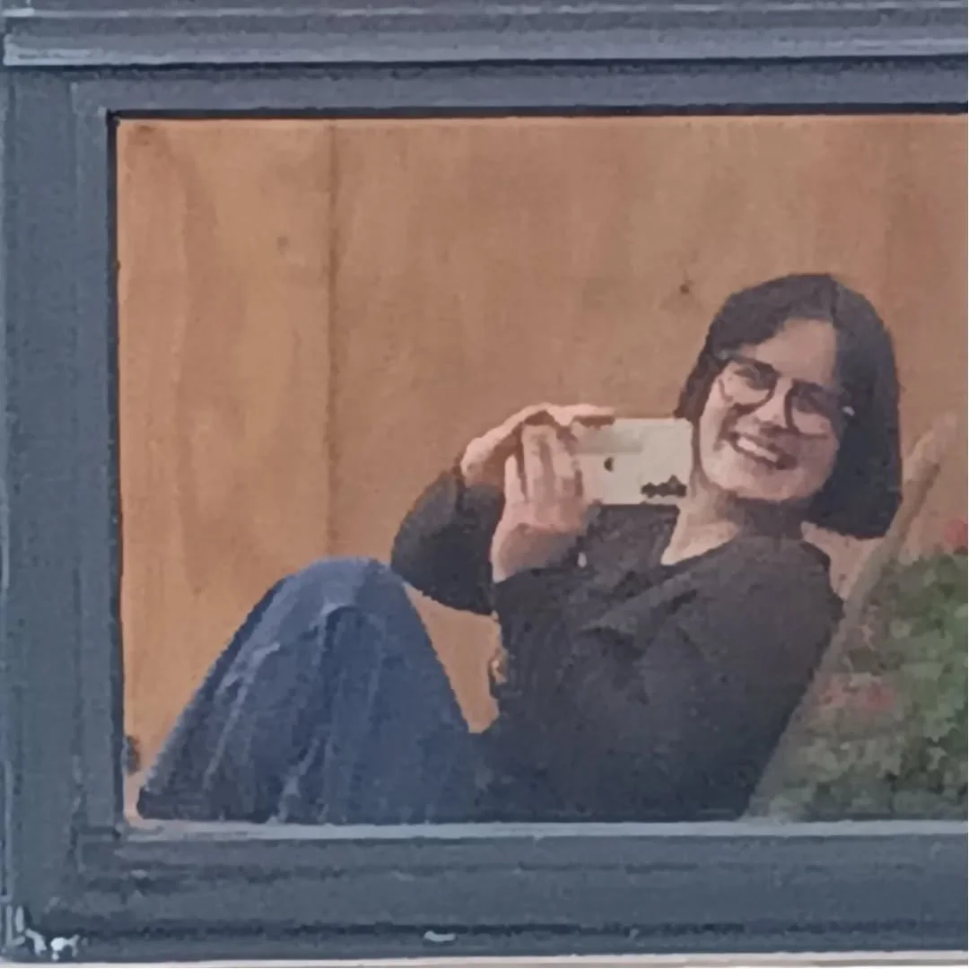 1) Smiling is good 4 u 😙
2) A watercolor micron birthday cake that I made into cards 🎂
3) New gym! Been having the best time 💪
4) One of my many art walls ✨️
5) Taught a Hydrodipping class! So fun 🦄
6) My 60 second sketch in my drawing class 💘
7