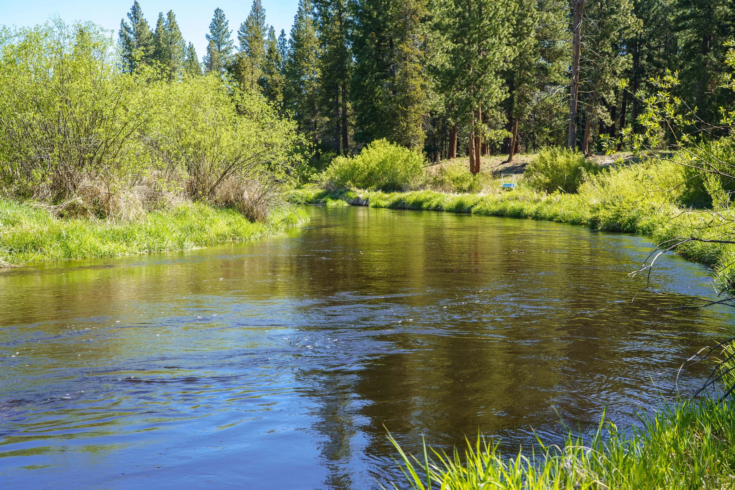 22 acres on Little Deschutes River      
$1.7m