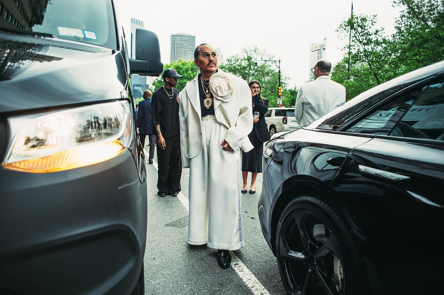 @willychavarrianewyork @newyorkwilly outside the Ritz, I had one minute so I was able to tell Willy to look up like a renaissance painting! This is what I captured!! 

Available on @ketchupfiles