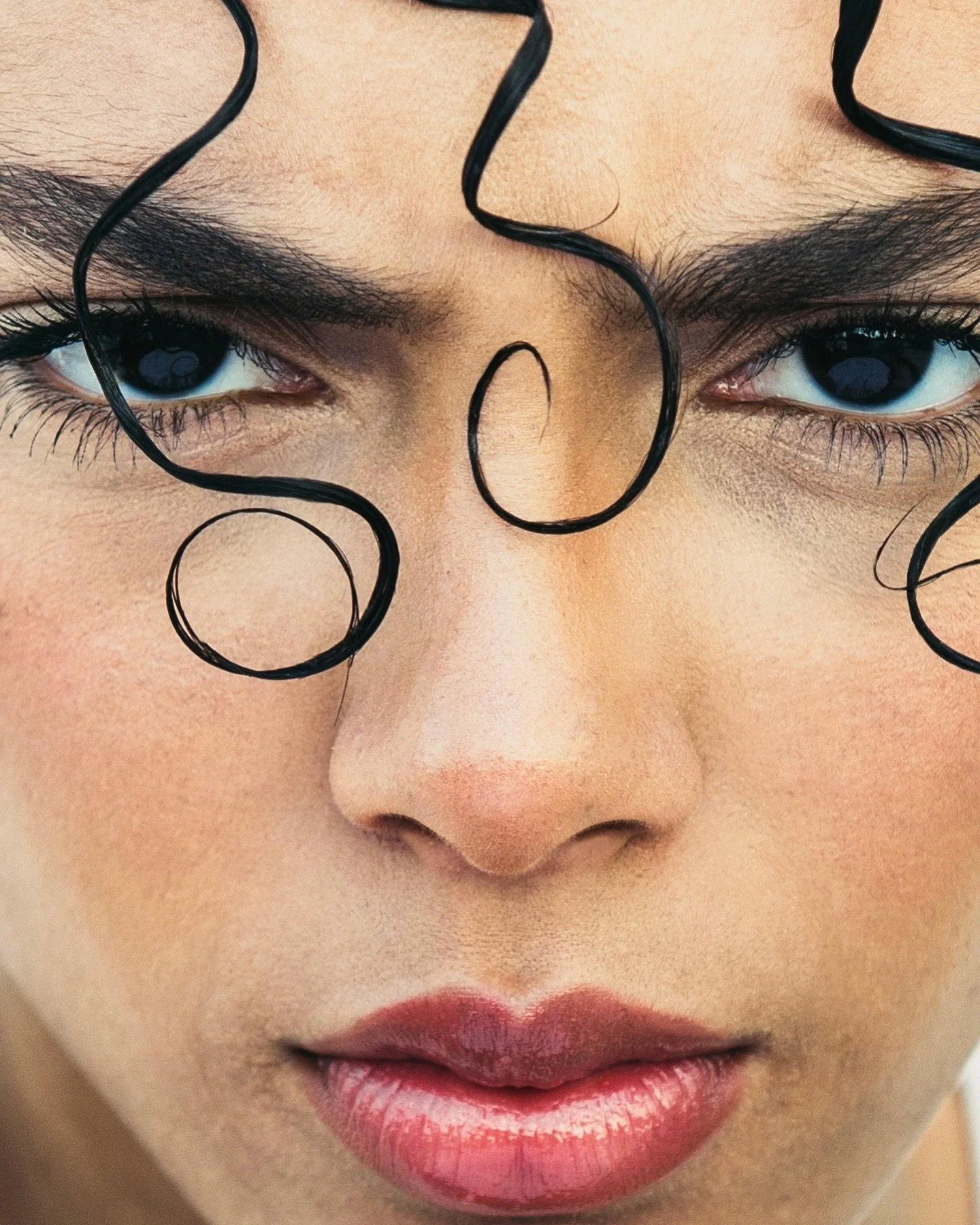 We had the opportunity to play with different characters here and we create this with Kayla Martinez 
@kaylamartin3z  at @cocoracreatives 🖤
Agency/ @statemgmt 
Make Up &amp; Hair / Mariana Jim&eacute;nez 
Photography / Felipe Espinal
Videography / C