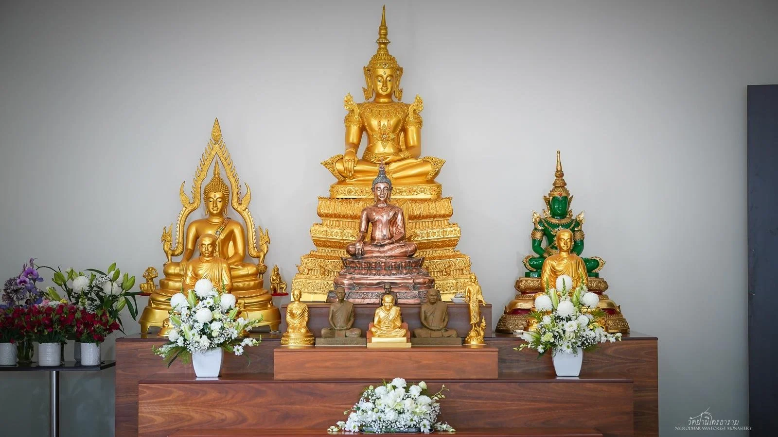 Pha Pra Robe Offering Ceremony 2025