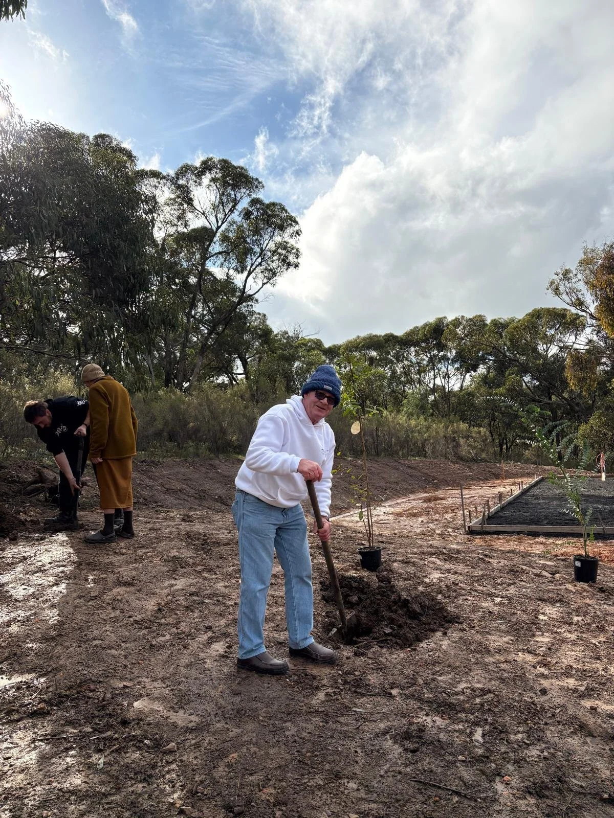 Planting the garden for Tan Ajahn Dtun's new kuti  2026