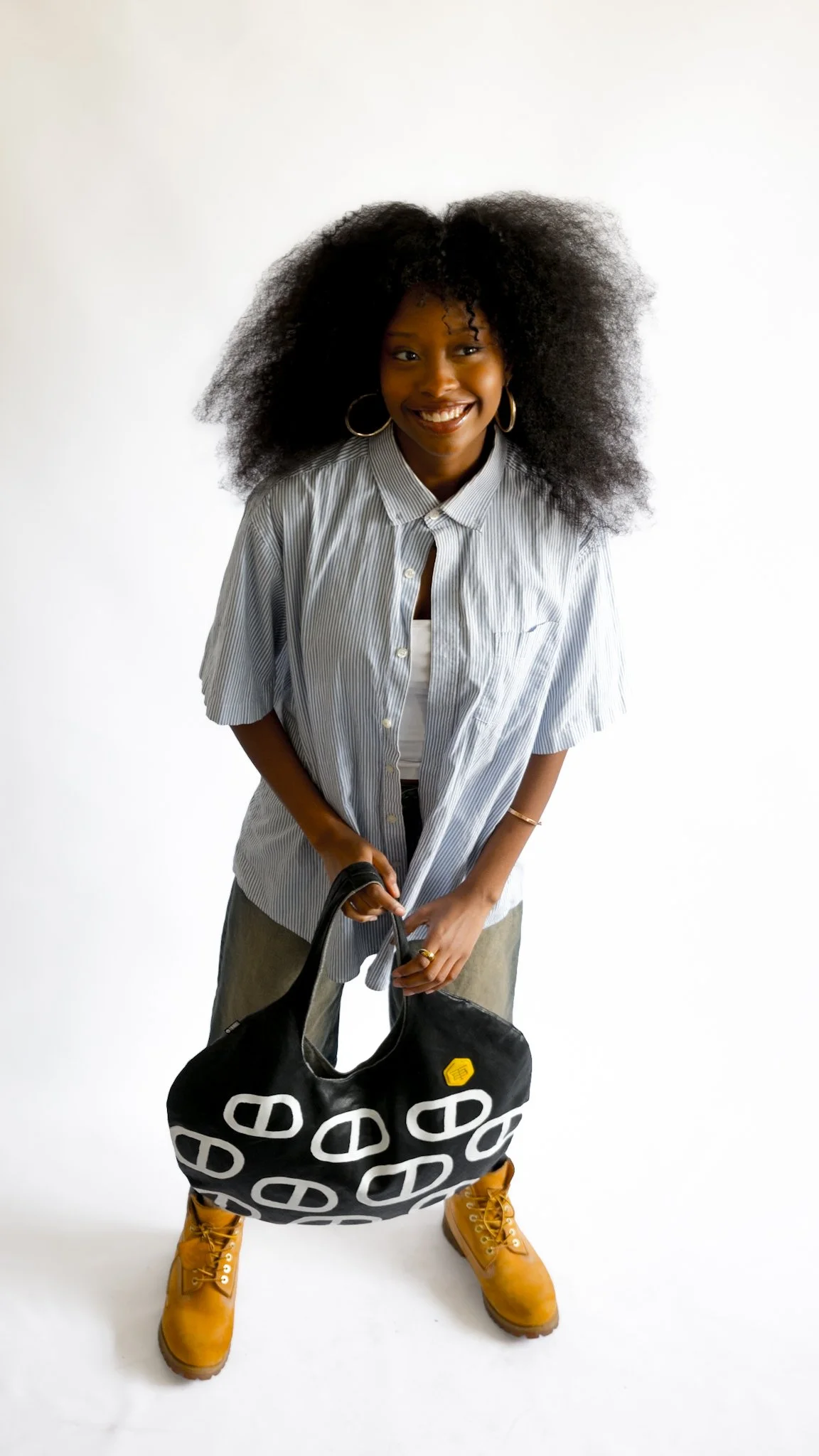 twinbull_Studio-Marks_Waxed_Canvas_Hobo_model2_2_2019.JPG