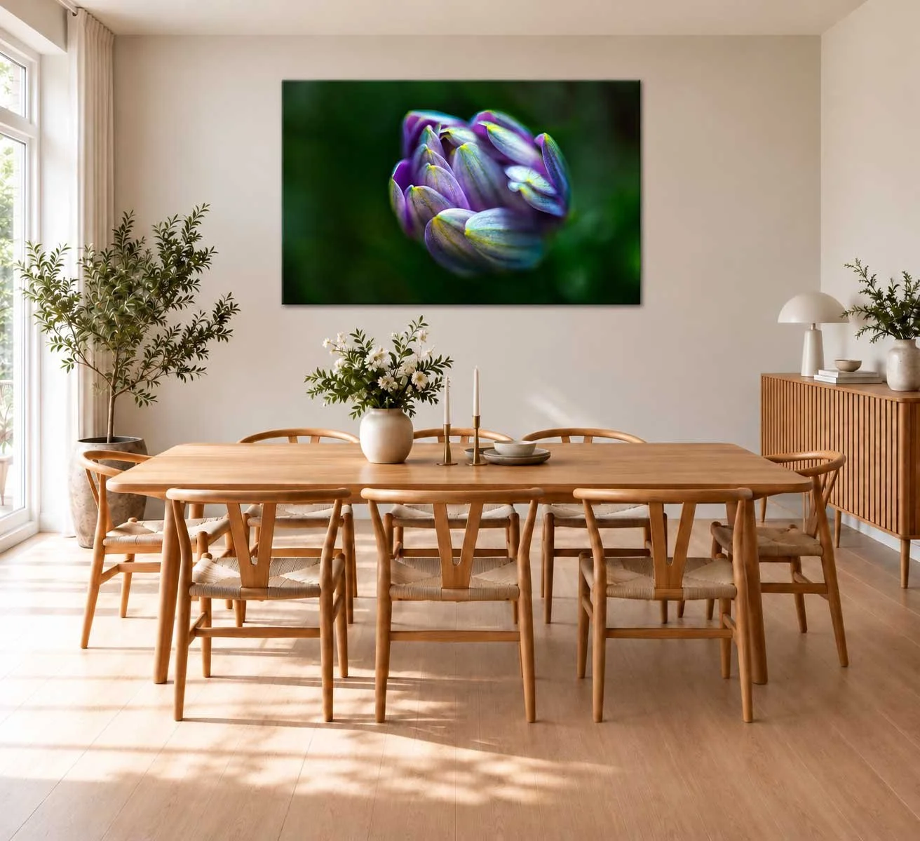 Skandinavisk-spisestue-med-blomsterkunst(17).jpg