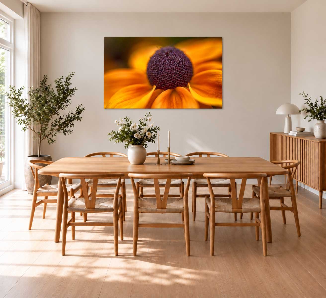 Skandinavisk-spisestue-med-blomsterkunst(19).jpg