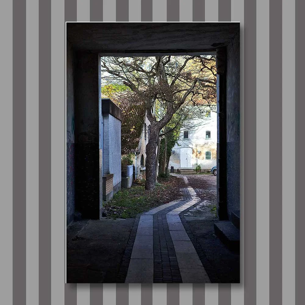 Titel: Hinter der Fassade 3 (Leinwand)