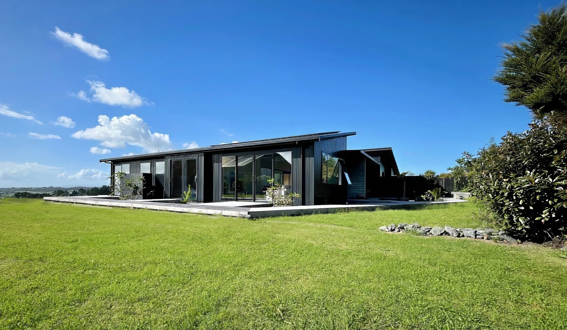 Sanctuary Ridgeview new home exterior view with timber deck, Mangawhai