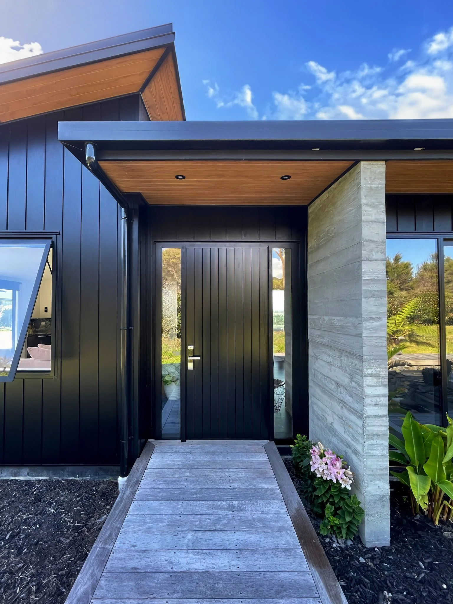 Sanctuary Ridgeview luxury new home covered entry, Elite Building Mangawhai